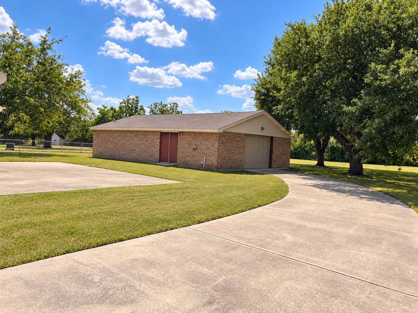 Single Family Residence For Sale in Dallas County , 5703 Pecan Grove Drive, Sachse, Texas 75048, 3 Bedroom, 2 Bathroom, 2 Garage spaces, 1,723 Sqft, built in 1972, mls#21162551, Real Estate Agent in Sachse, Homes For Sale in Dallas county, Homes For Sale in Sachse, Realtor in Sachse Texas, Real Estate Brokerage Independent Realty Texas, Luminita Cordes Realtor