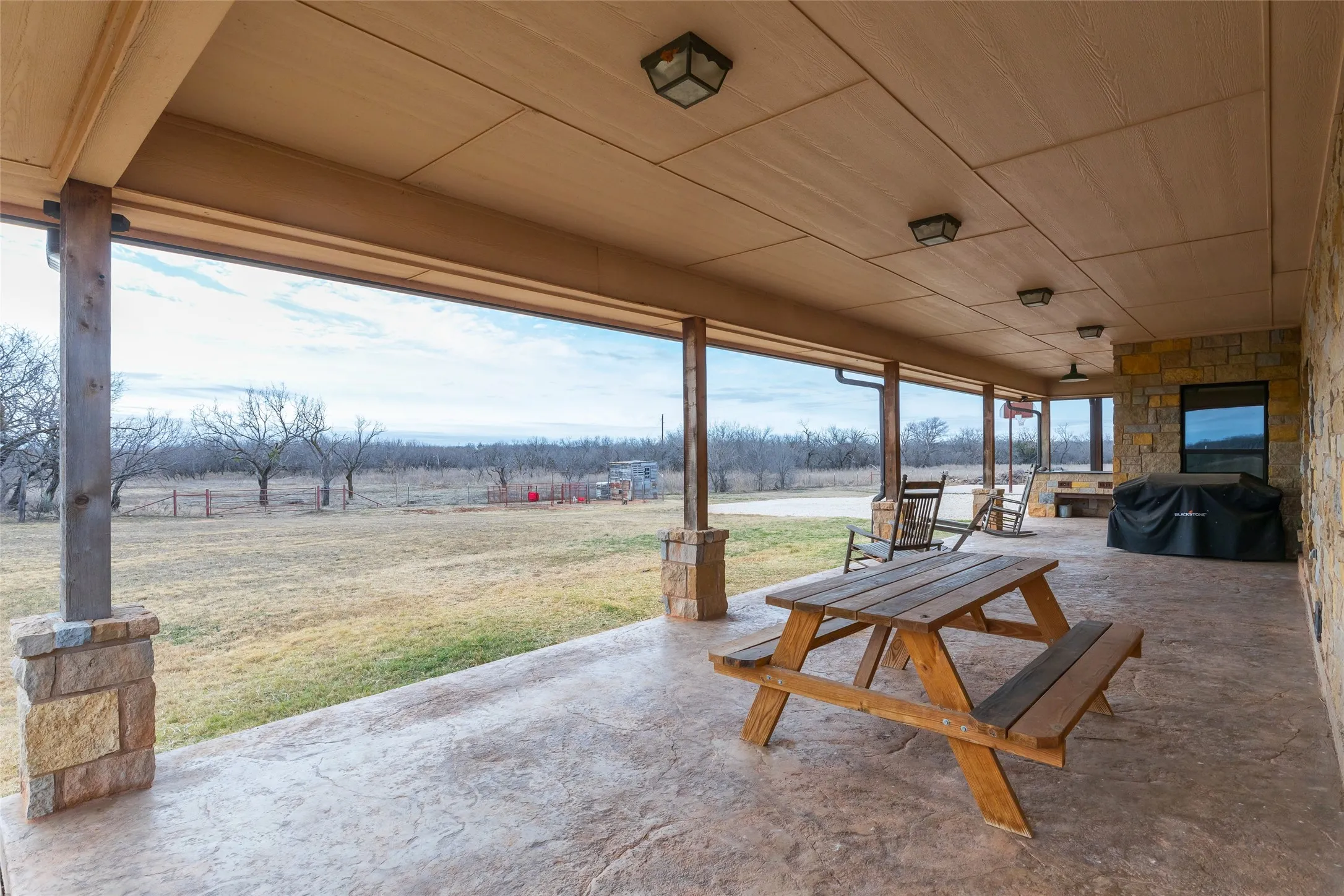 Single Family Residence For Sale in Taylor County , 1342 Fm-382, Ovalo, Texas 79541, 4 Bedroom, 3 Bathroom, Garage spaces, 3,178 Sqft, built in 2016, Preowned, mls#21162809, Real Estate Agent in Ovalo, Homes For Sale in Taylor county, Homes For Sale in Ovalo, Realtor in Ovalo Texas, Real Estate Brokerage Independent Realty Texas, Luminita Cordes Realtor