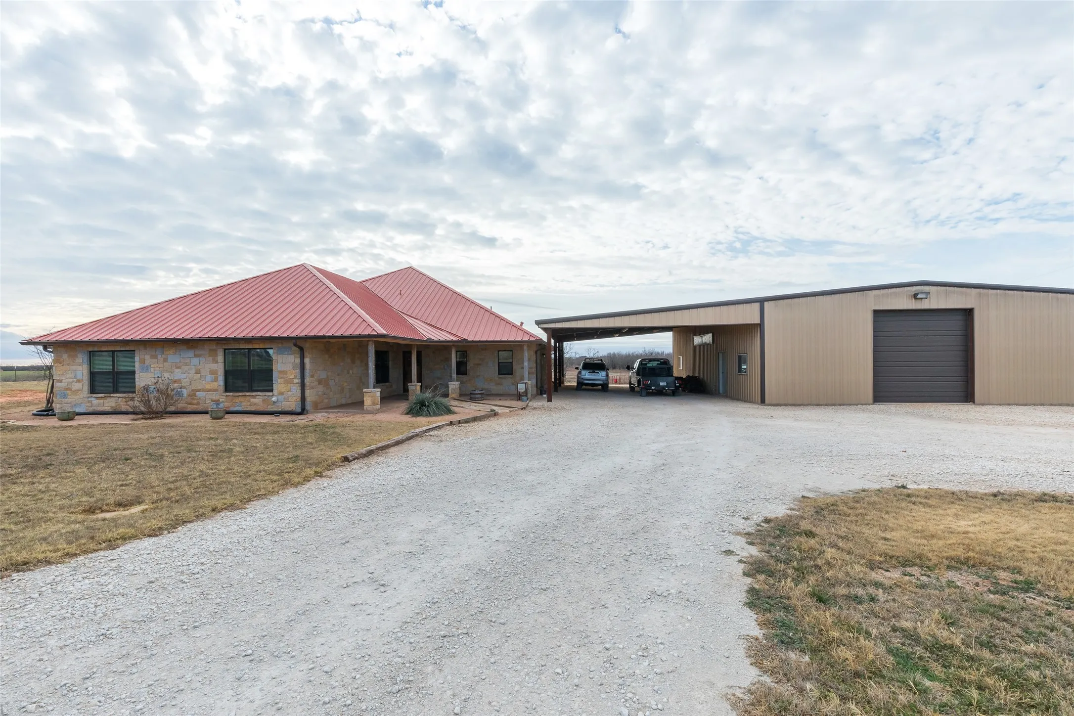 Single Family Residence For Sale in Taylor County , 1342 Fm-382, Ovalo, Texas 79541, 4 Bedroom, 3 Bathroom, Garage spaces, 3,178 Sqft, built in 2016, Preowned, mls#21162809, Real Estate Agent in Ovalo, Homes For Sale in Taylor county, Homes For Sale in Ovalo, Realtor in Ovalo Texas, Real Estate Brokerage Independent Realty Texas, Luminita Cordes Realtor
