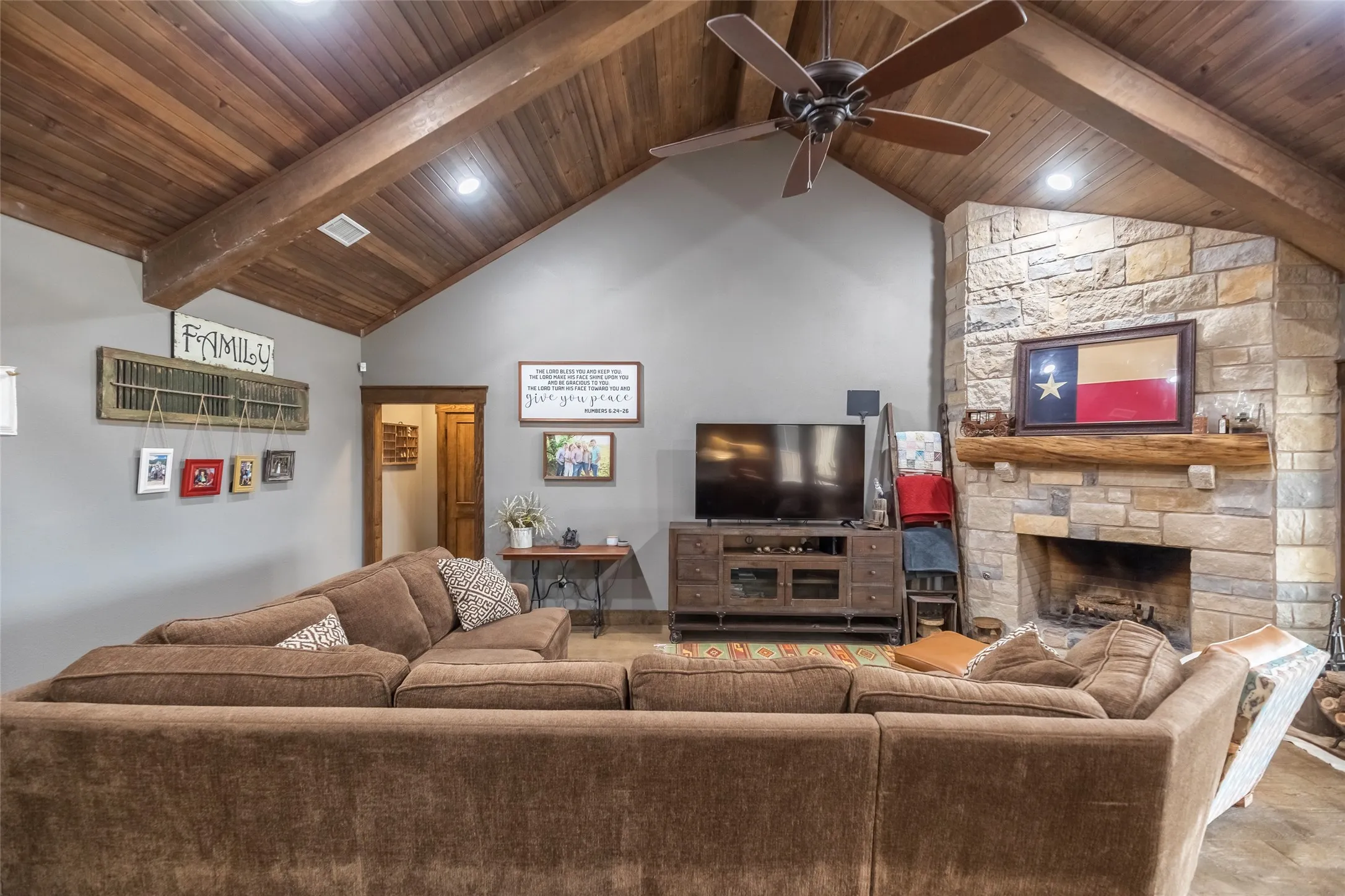 Single Family Residence For Sale in Taylor County , 1342 Fm-382, Ovalo, Texas 79541, 4 Bedroom, 3 Bathroom, Garage spaces, 3,178 Sqft, built in 2016, Preowned, mls#21162809, Real Estate Agent in Ovalo, Homes For Sale in Taylor county, Homes For Sale in Ovalo, Realtor in Ovalo Texas, Real Estate Brokerage Independent Realty Texas, Luminita Cordes Realtor