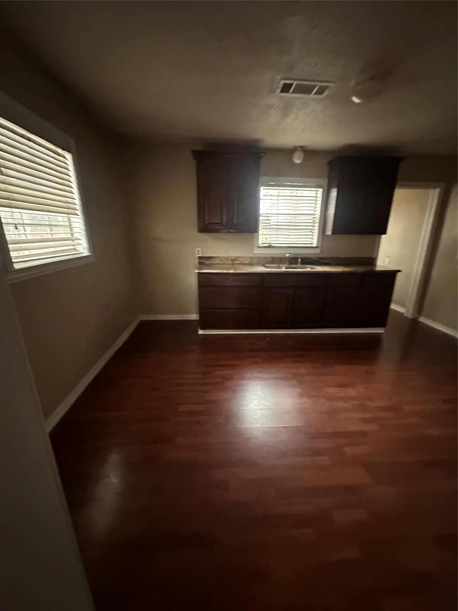 Single Family Residence For Rent in Collin County , 1208 Hall Street, Mc Kinney, Texas 75069, 3 Bedroom, 2 Bathroom, Garage spaces, 1,510 Sqft, built in 1930, Preowned, mls#21162311, Real Estate Agent in Mc Kinney, Homes For Rent in Collin county, Homes For Rent in Mc Kinney, Realtor in Mc Kinney Texas, Real Estate Brokerage Independent Realty Texas, Luminita Cordes Realtor