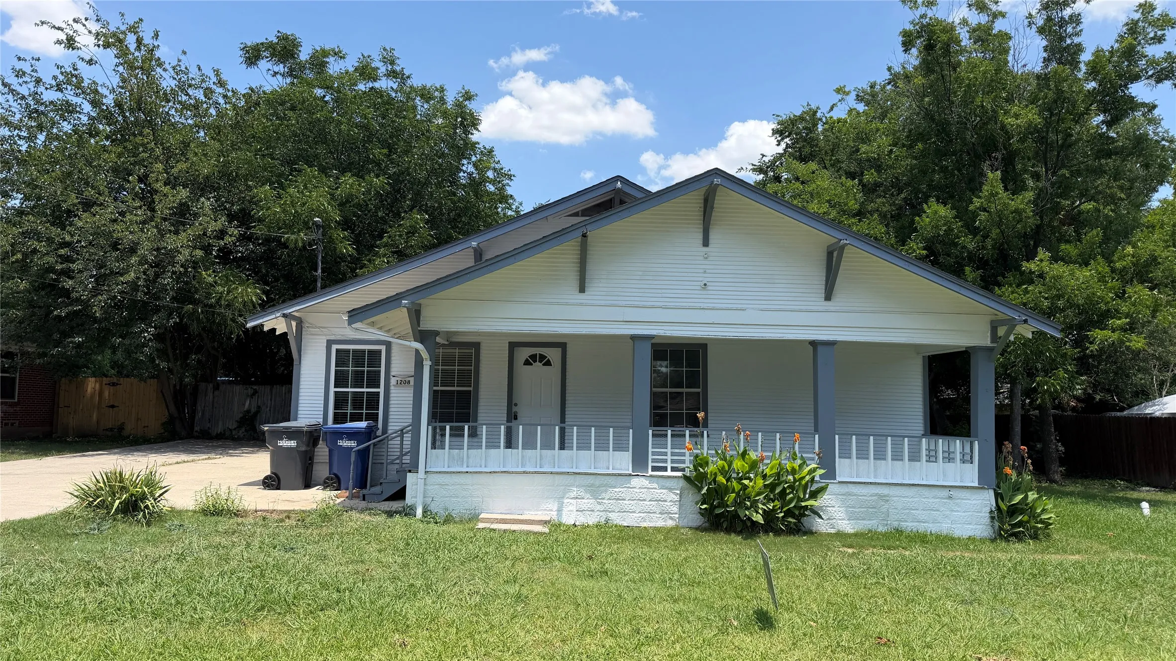 Single Family Residence For Rent in Collin County , 1208 Hall Street, Mc Kinney, Texas 75069, 3 Bedroom, 2 Bathroom, Garage spaces, 1,510 Sqft, built in 1930, Preowned, mls#21162311, Real Estate Agent in Mc Kinney, Homes For Rent in Collin county, Homes For Rent in Mc Kinney, Realtor in Mc Kinney Texas, Real Estate Brokerage Independent Realty Texas, Luminita Cordes Realtor