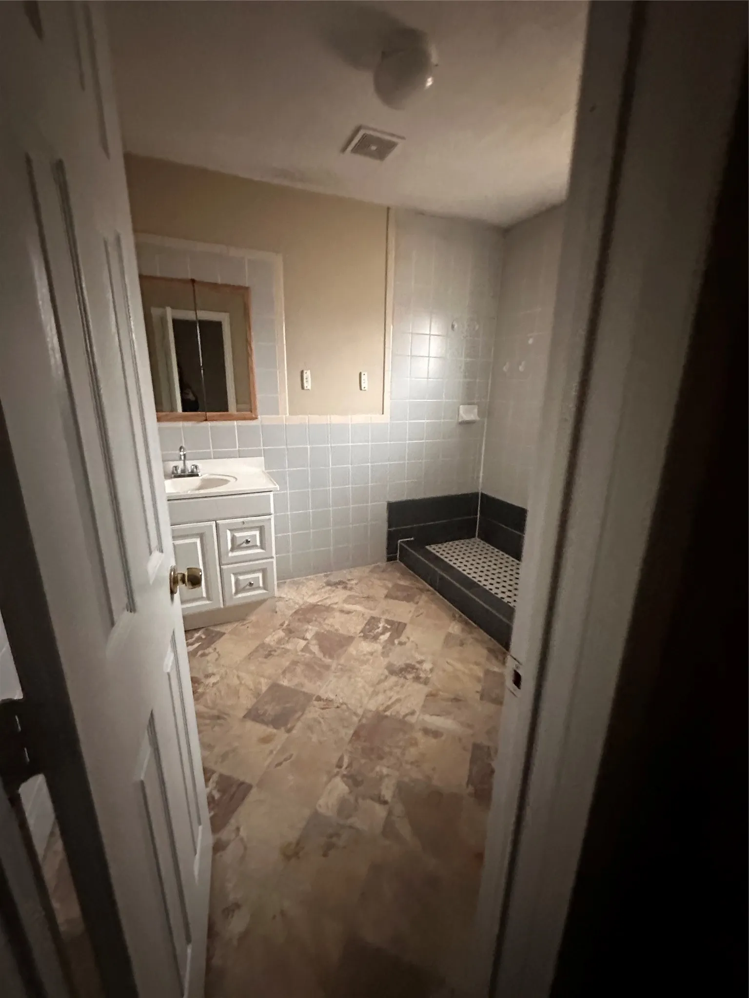 Single Family Residence For Rent in Collin County , 1208 Hall Street, Mc Kinney, Texas 75069, 3 Bedroom, 2 Bathroom, Garage spaces, 1,510 Sqft, built in 1930, Preowned, mls#21162311, Real Estate Agent in Mc Kinney, Homes For Rent in Collin county, Homes For Rent in Mc Kinney, Realtor in Mc Kinney Texas, Real Estate Brokerage Independent Realty Texas, Luminita Cordes Realtor
