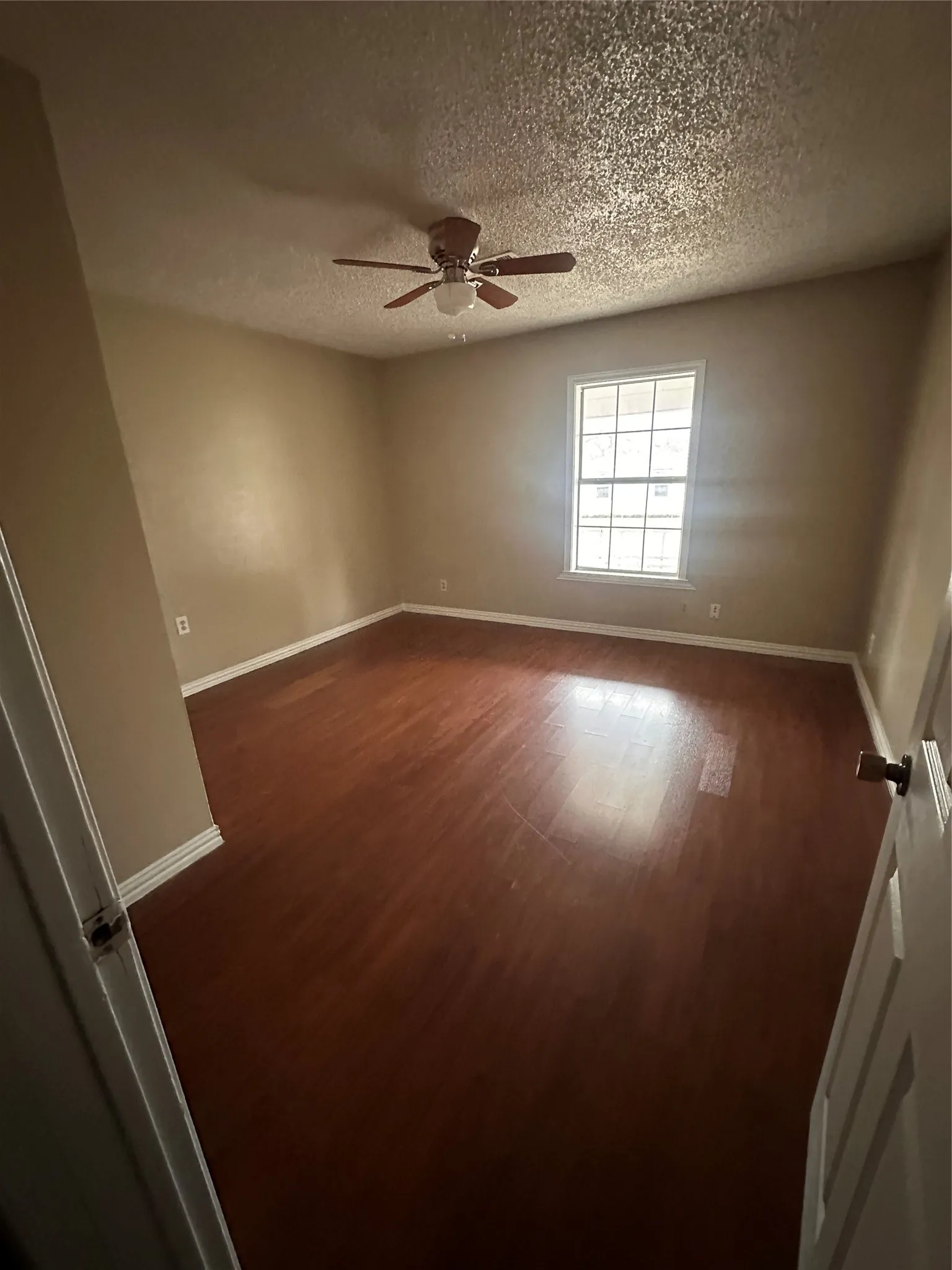 Single Family Residence For Rent in Collin County , 1208 Hall Street, Mc Kinney, Texas 75069, 3 Bedroom, 2 Bathroom, Garage spaces, 1,510 Sqft, built in 1930, Preowned, mls#21162311, Real Estate Agent in Mc Kinney, Homes For Rent in Collin county, Homes For Rent in Mc Kinney, Realtor in Mc Kinney Texas, Real Estate Brokerage Independent Realty Texas, Luminita Cordes Realtor