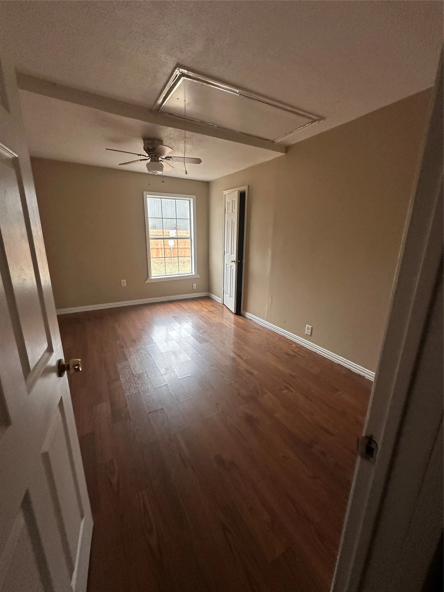Single Family Residence For Rent in Collin County , 1208 Hall Street, Mc Kinney, Texas 75069, 3 Bedroom, 2 Bathroom, Garage spaces, 1,510 Sqft, built in 1930, Preowned, mls#21162311, Real Estate Agent in Mc Kinney, Homes For Rent in Collin county, Homes For Rent in Mc Kinney, Realtor in Mc Kinney Texas, Real Estate Brokerage Independent Realty Texas, Luminita Cordes Realtor