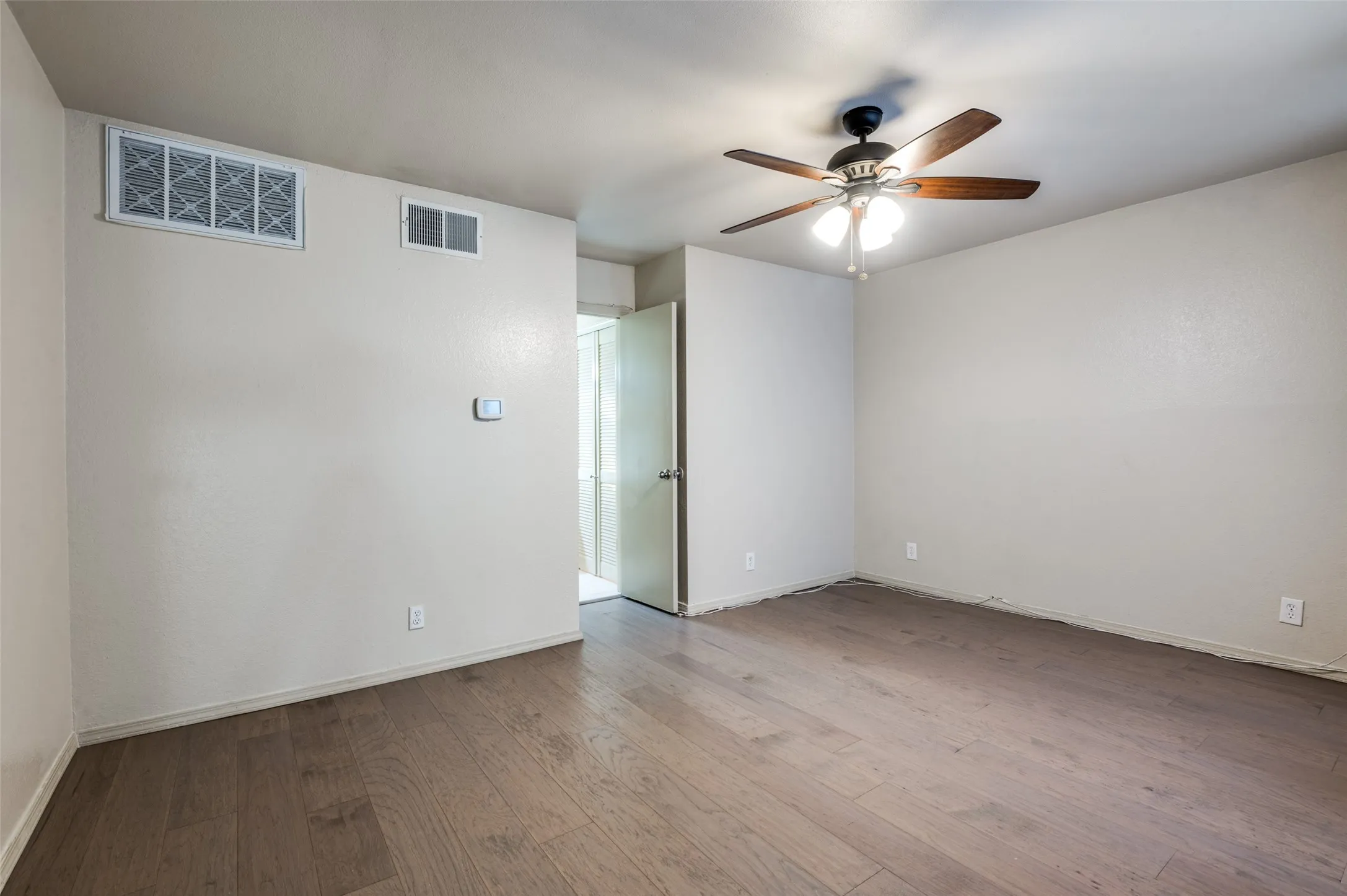 Condominium For Sale in Collin County , 18240 Midway Road 1704, Dallas, Texas 75287, 2 Bedroom, 3 Bathroom, Garage spaces, 1,032 Sqft, built in 1982, mls#21162886, Real Estate Agent in Dallas, Homes For Sale in Collin county, Homes For Sale in Dallas, Realtor in Dallas Texas, Real Estate Brokerage Independent Realty Texas, Luminita Cordes Realtor