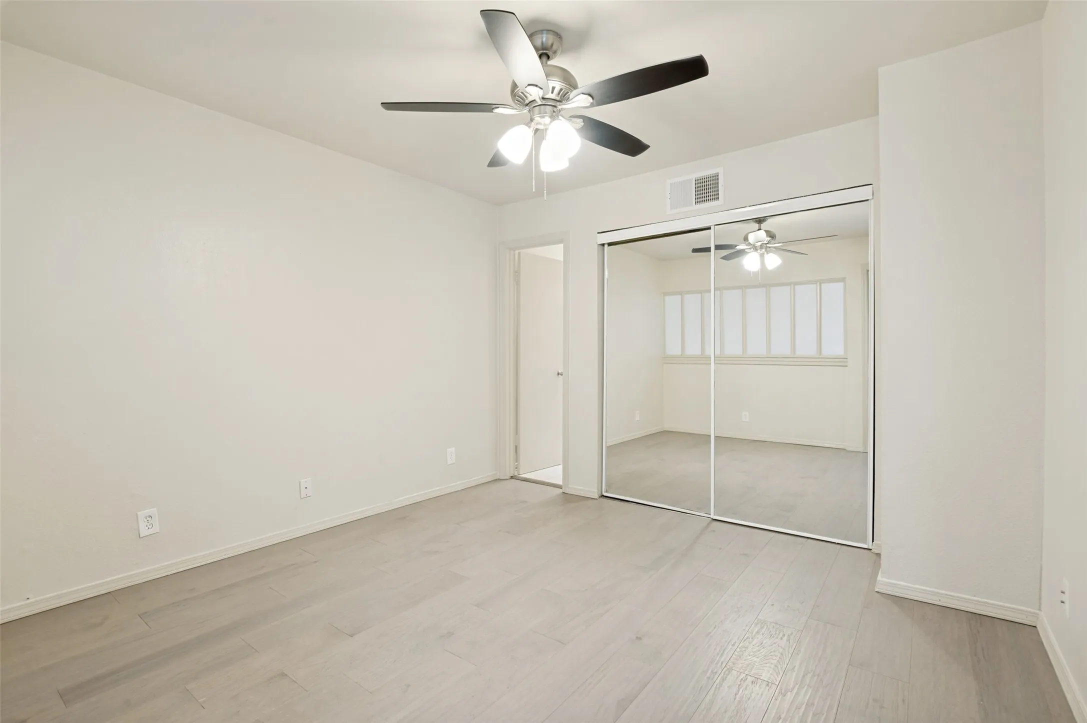 Condominium For Sale in Collin County , 18240 Midway Road 1704, Dallas, Texas 75287, 2 Bedroom, 3 Bathroom, Garage spaces, 1,032 Sqft, built in 1982, mls#21162886, Real Estate Agent in Dallas, Homes For Sale in Collin county, Homes For Sale in Dallas, Realtor in Dallas Texas, Real Estate Brokerage Independent Realty Texas, Luminita Cordes Realtor