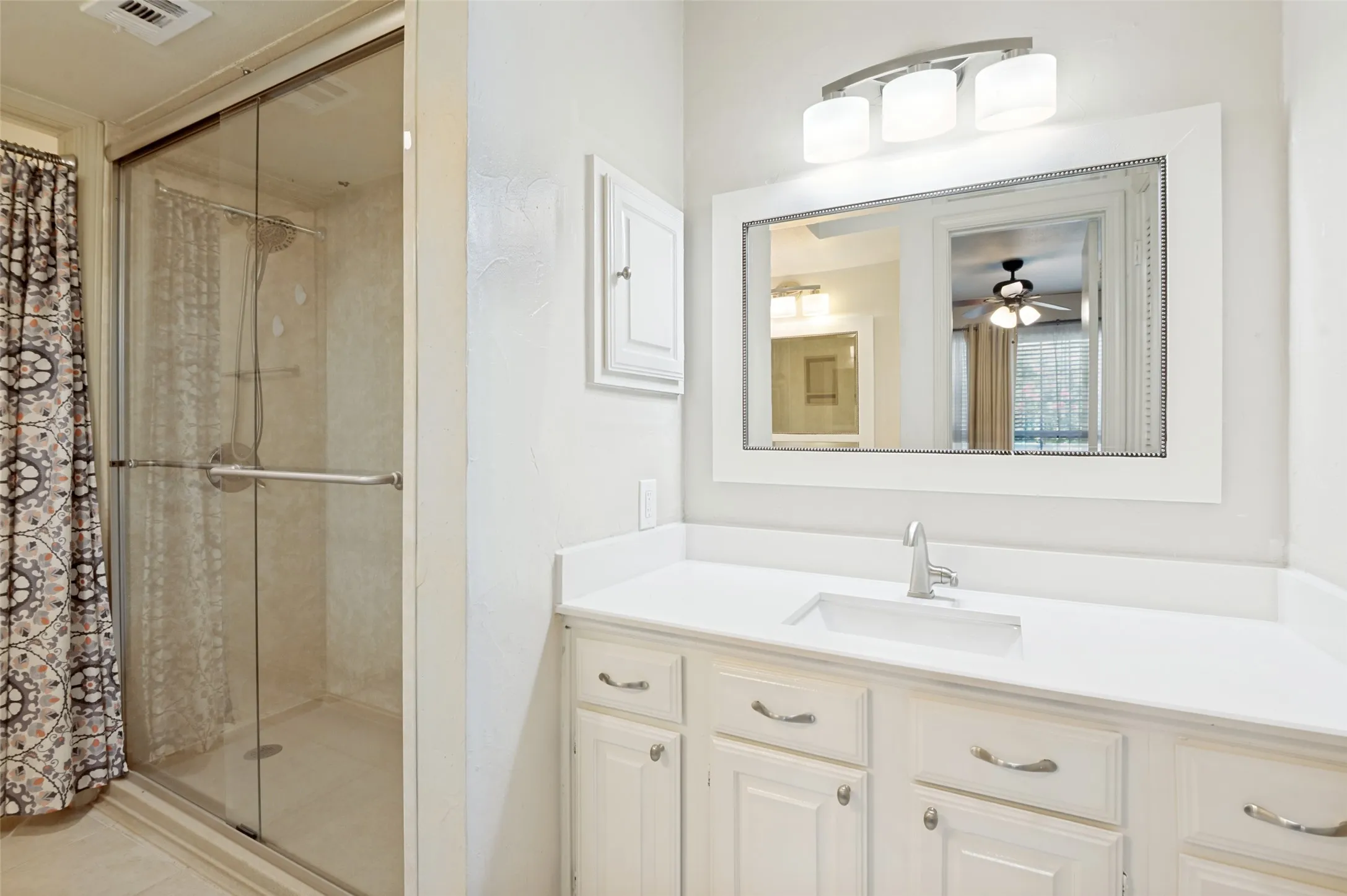 Condominium For Sale in Collin County , 18240 Midway Road 1704, Dallas, Texas 75287, 2 Bedroom, 3 Bathroom, Garage spaces, 1,032 Sqft, built in 1982, mls#21162886, Real Estate Agent in Dallas, Homes For Sale in Collin county, Homes For Sale in Dallas, Realtor in Dallas Texas, Real Estate Brokerage Independent Realty Texas, Luminita Cordes Realtor