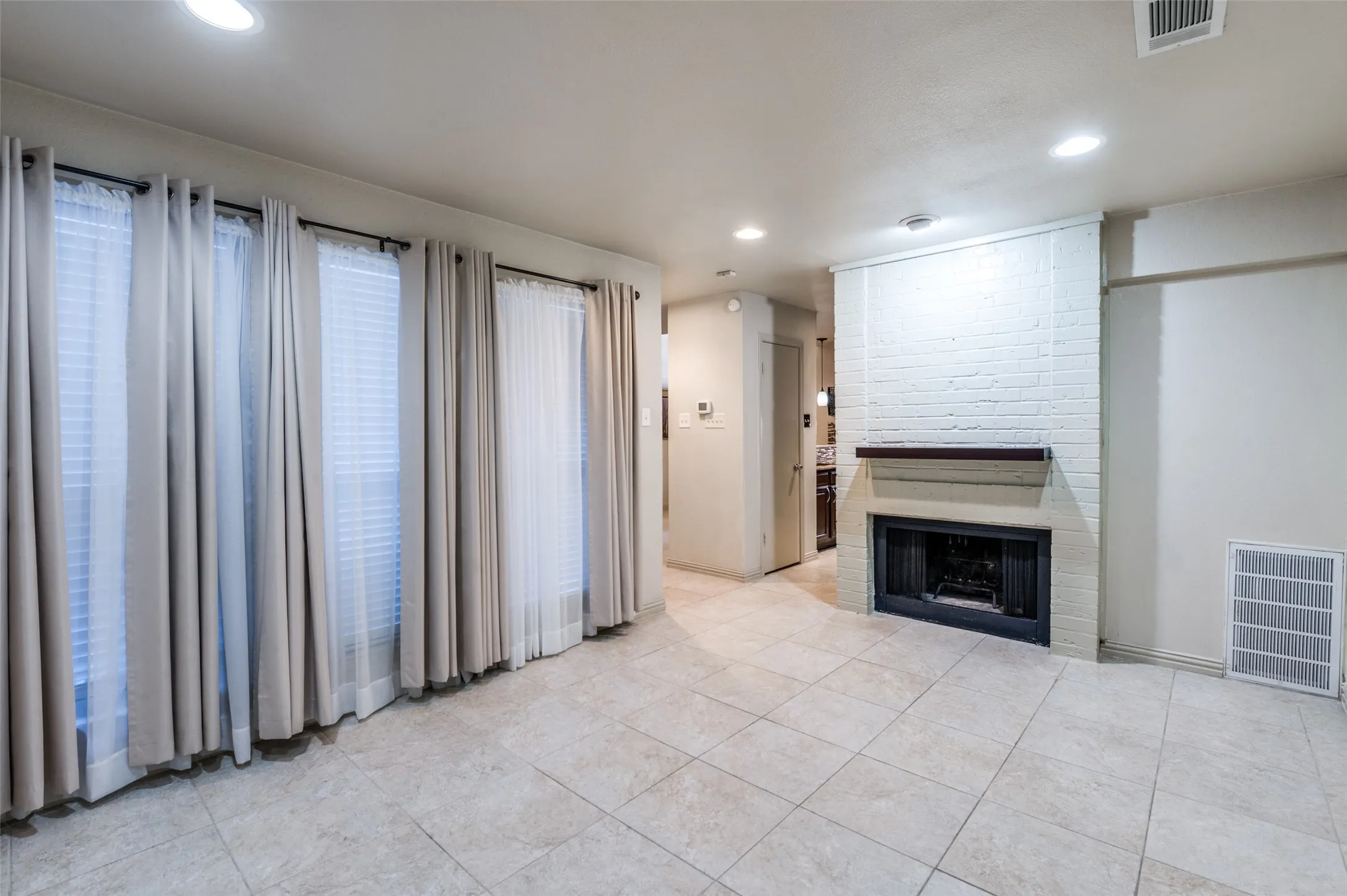 Condominium For Sale in Collin County , 18240 Midway Road 1704, Dallas, Texas 75287, 2 Bedroom, 3 Bathroom, Garage spaces, 1,032 Sqft, built in 1982, mls#21162886, Real Estate Agent in Dallas, Homes For Sale in Collin county, Homes For Sale in Dallas, Realtor in Dallas Texas, Real Estate Brokerage Independent Realty Texas, Luminita Cordes Realtor
