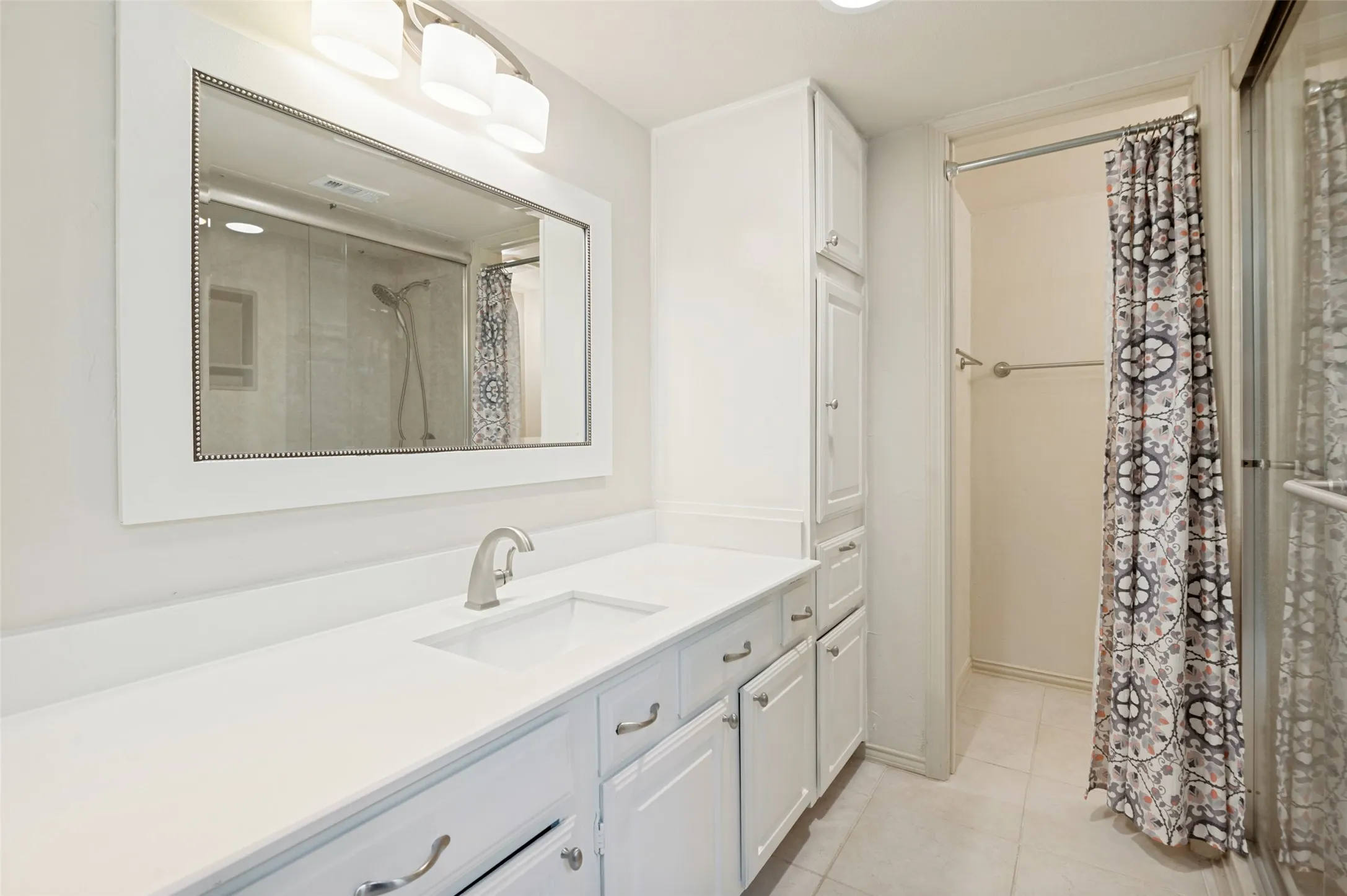 Condominium For Sale in Collin County , 18240 Midway Road 1704, Dallas, Texas 75287, 2 Bedroom, 3 Bathroom, Garage spaces, 1,032 Sqft, built in 1982, mls#21162886, Real Estate Agent in Dallas, Homes For Sale in Collin county, Homes For Sale in Dallas, Realtor in Dallas Texas, Real Estate Brokerage Independent Realty Texas, Luminita Cordes Realtor