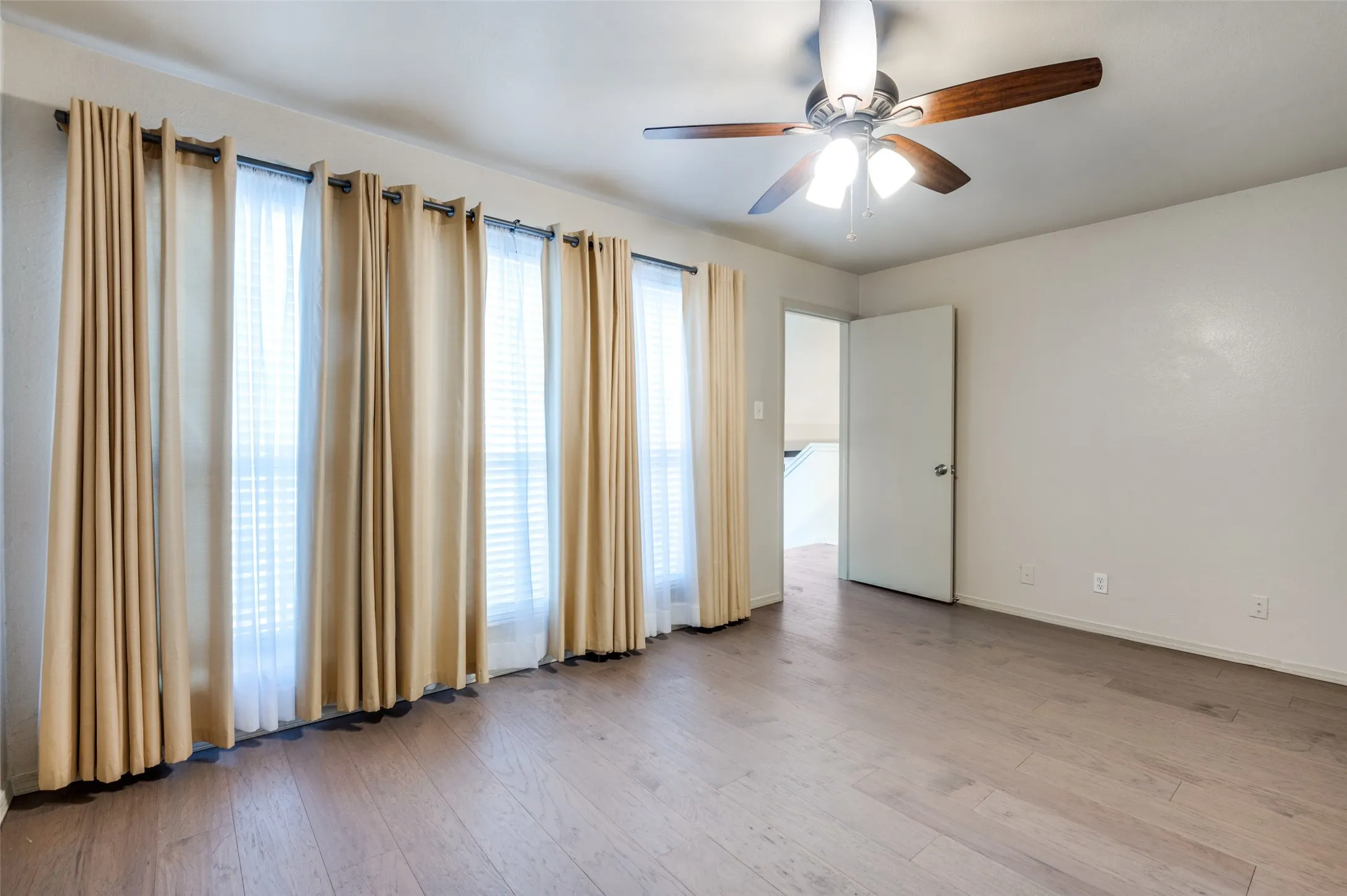 Condominium For Sale in Collin County , 18240 Midway Road 1704, Dallas, Texas 75287, 2 Bedroom, 3 Bathroom, Garage spaces, 1,032 Sqft, built in 1982, mls#21162886, Real Estate Agent in Dallas, Homes For Sale in Collin county, Homes For Sale in Dallas, Realtor in Dallas Texas, Real Estate Brokerage Independent Realty Texas, Luminita Cordes Realtor