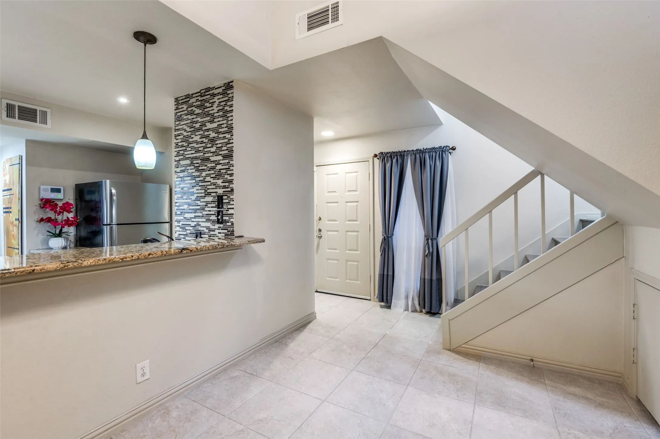 Condominium For Sale in Collin County , 18240 Midway Road 1704, Dallas, Texas 75287, 2 Bedroom, 3 Bathroom, Garage spaces, 1,032 Sqft, built in 1982, mls#21162886, Real Estate Agent in Dallas, Homes For Sale in Collin county, Homes For Sale in Dallas, Realtor in Dallas Texas, Real Estate Brokerage Independent Realty Texas, Luminita Cordes Realtor