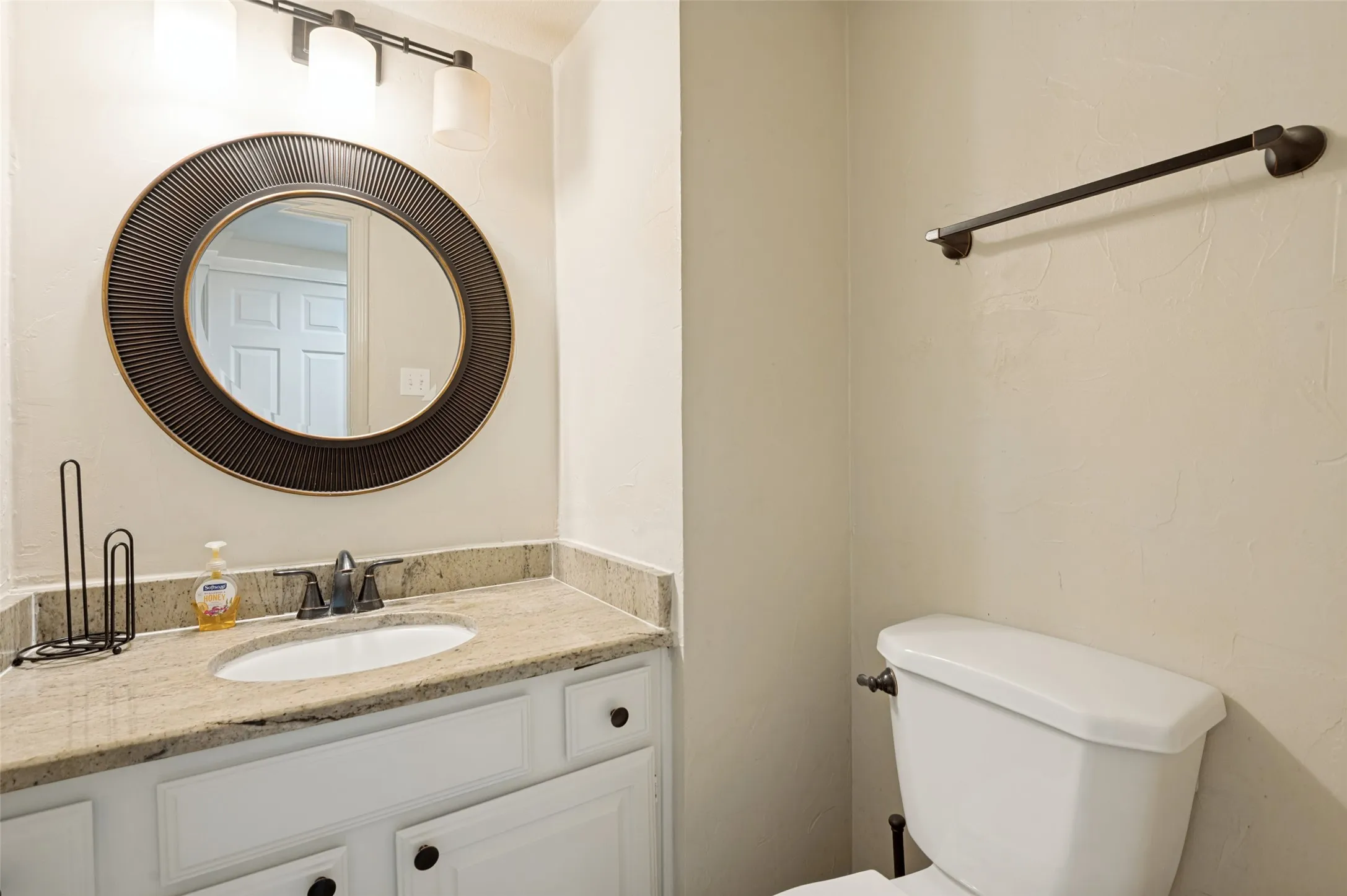 Condominium For Sale in Collin County , 18240 Midway Road 1704, Dallas, Texas 75287, 2 Bedroom, 3 Bathroom, Garage spaces, 1,032 Sqft, built in 1982, mls#21162886, Real Estate Agent in Dallas, Homes For Sale in Collin county, Homes For Sale in Dallas, Realtor in Dallas Texas, Real Estate Brokerage Independent Realty Texas, Luminita Cordes Realtor