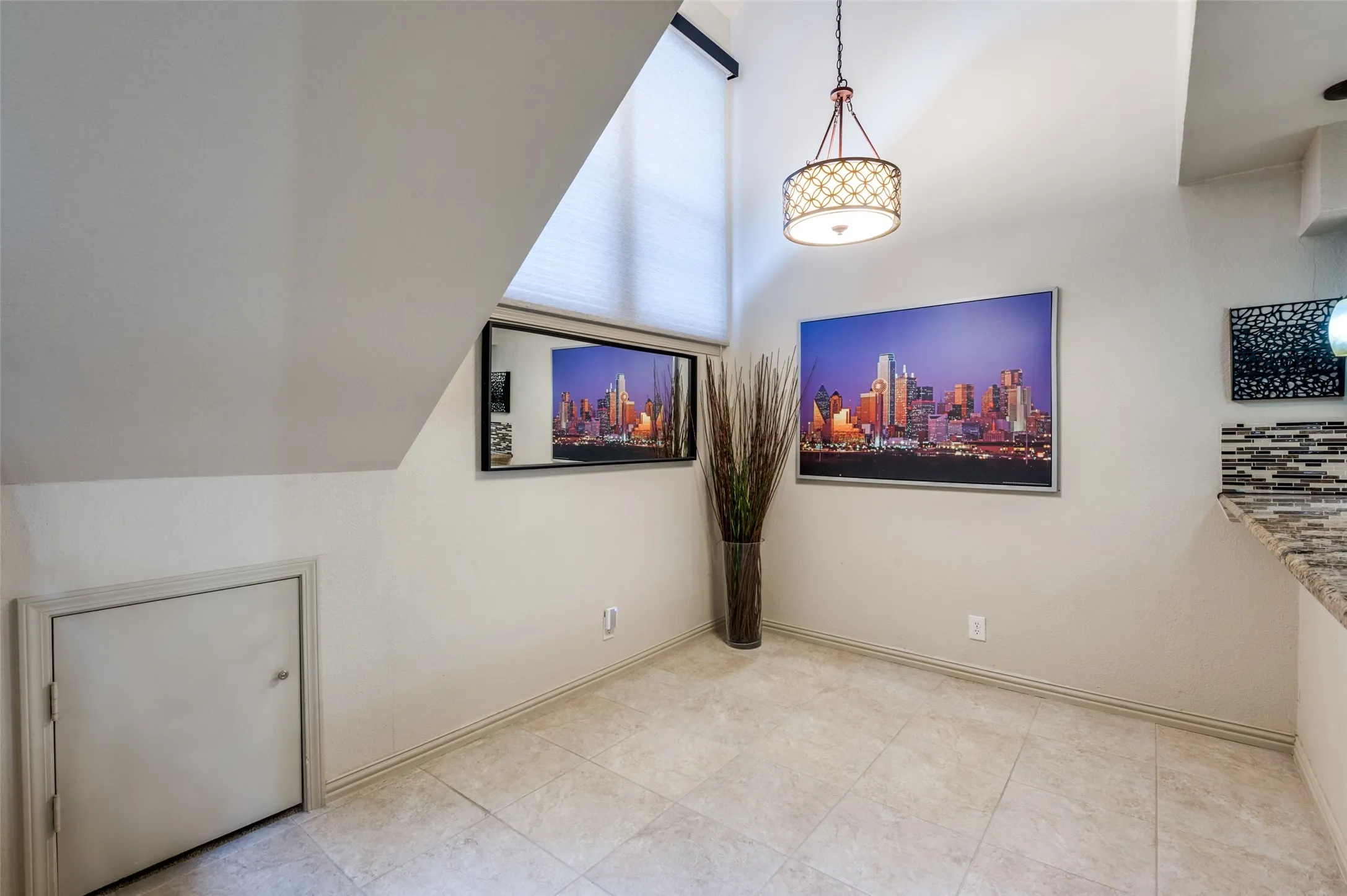 Condominium For Sale in Collin County , 18240 Midway Road 1704, Dallas, Texas 75287, 2 Bedroom, 3 Bathroom, Garage spaces, 1,032 Sqft, built in 1982, mls#21162886, Real Estate Agent in Dallas, Homes For Sale in Collin county, Homes For Sale in Dallas, Realtor in Dallas Texas, Real Estate Brokerage Independent Realty Texas, Luminita Cordes Realtor