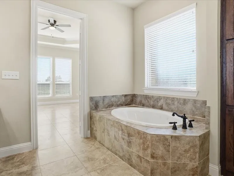 Large Garden Tub in Master bathroom
