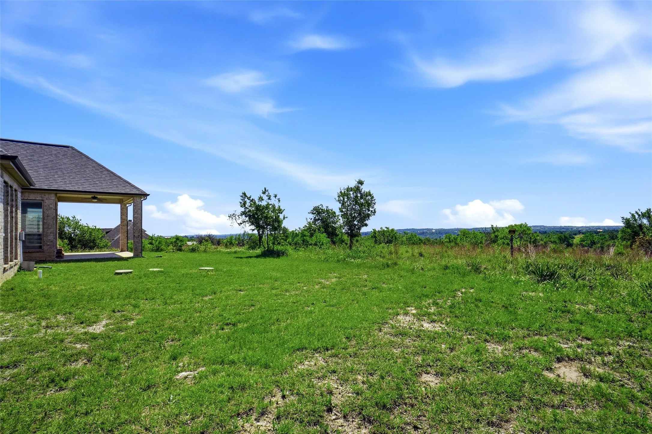 One must come out to enjoy the back panoramic view