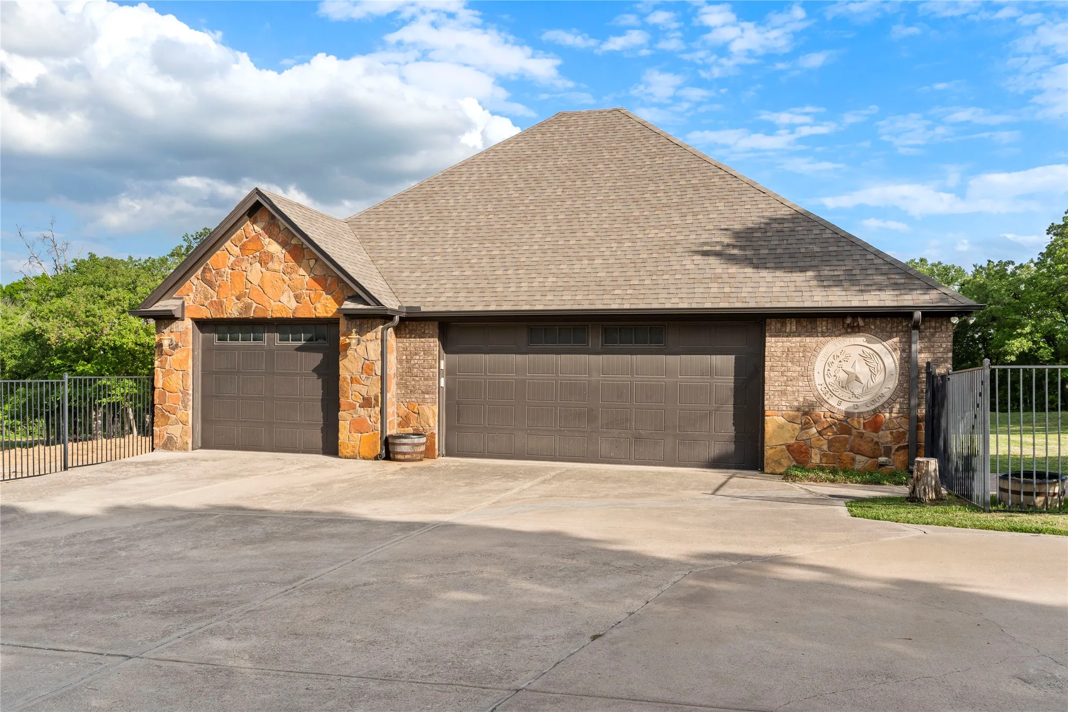 Guest house with additional 3 car garage and workshop