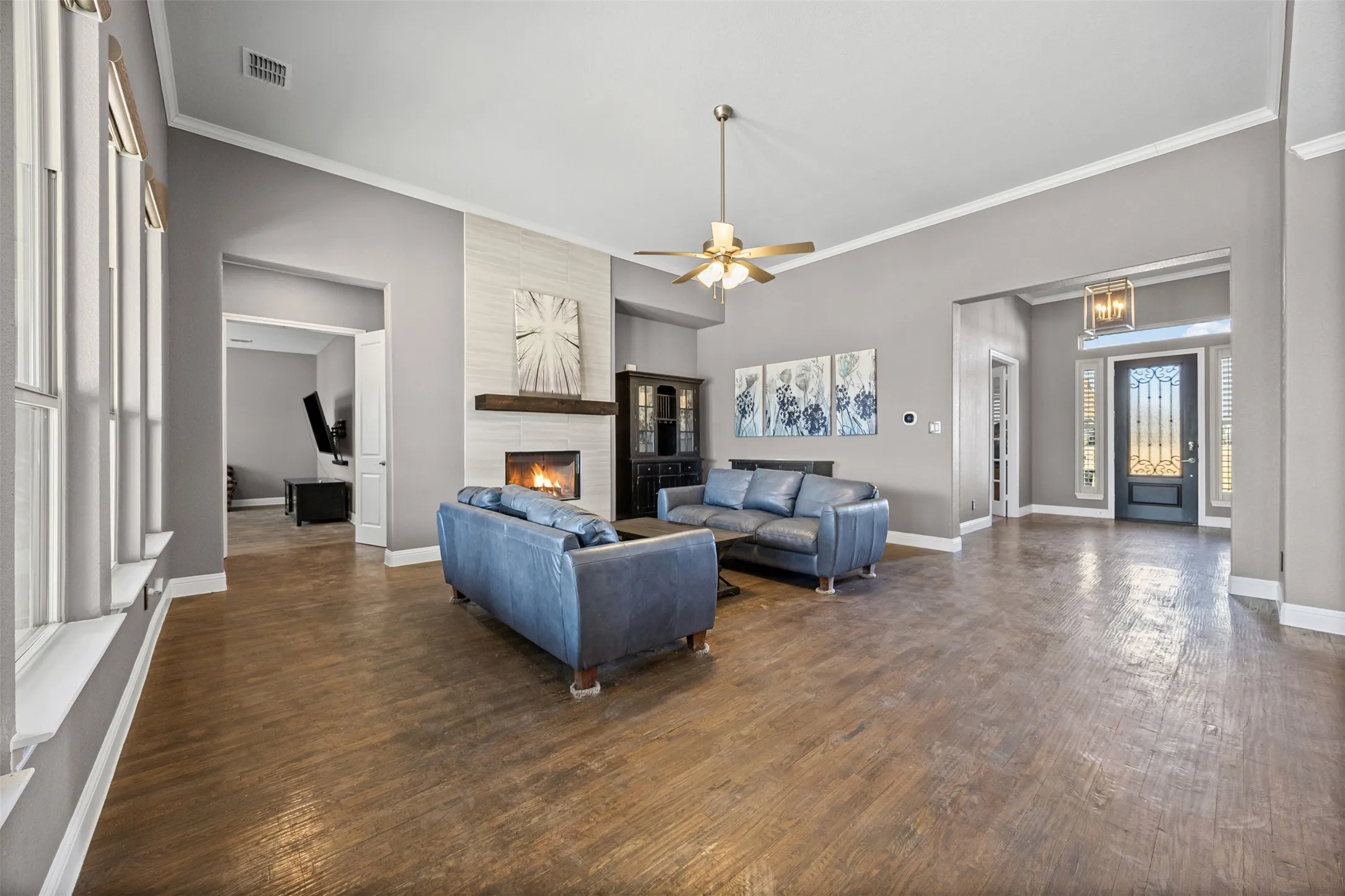 Living room with view to the front entry