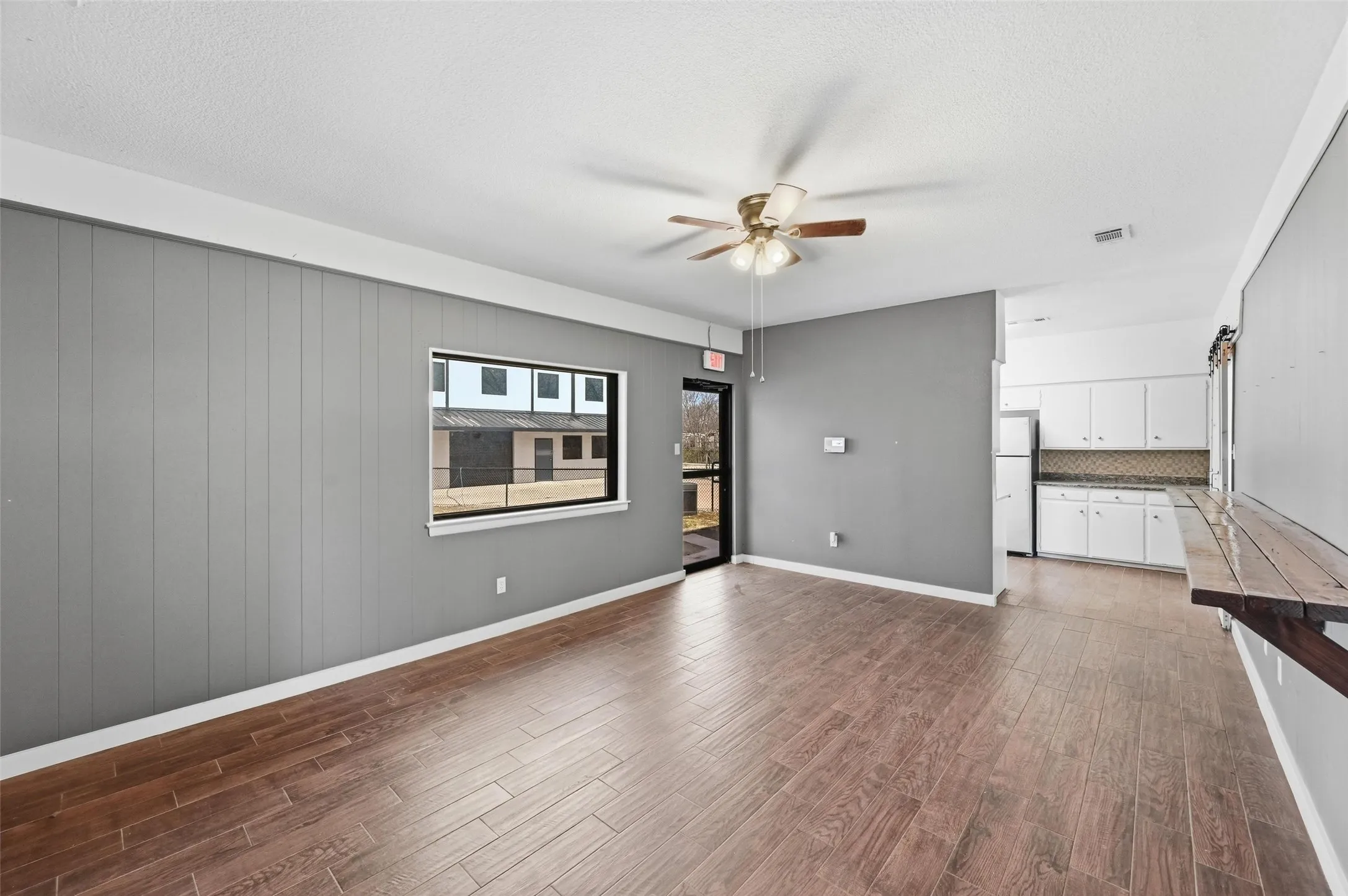 Unfurnished office space with ceiling fan