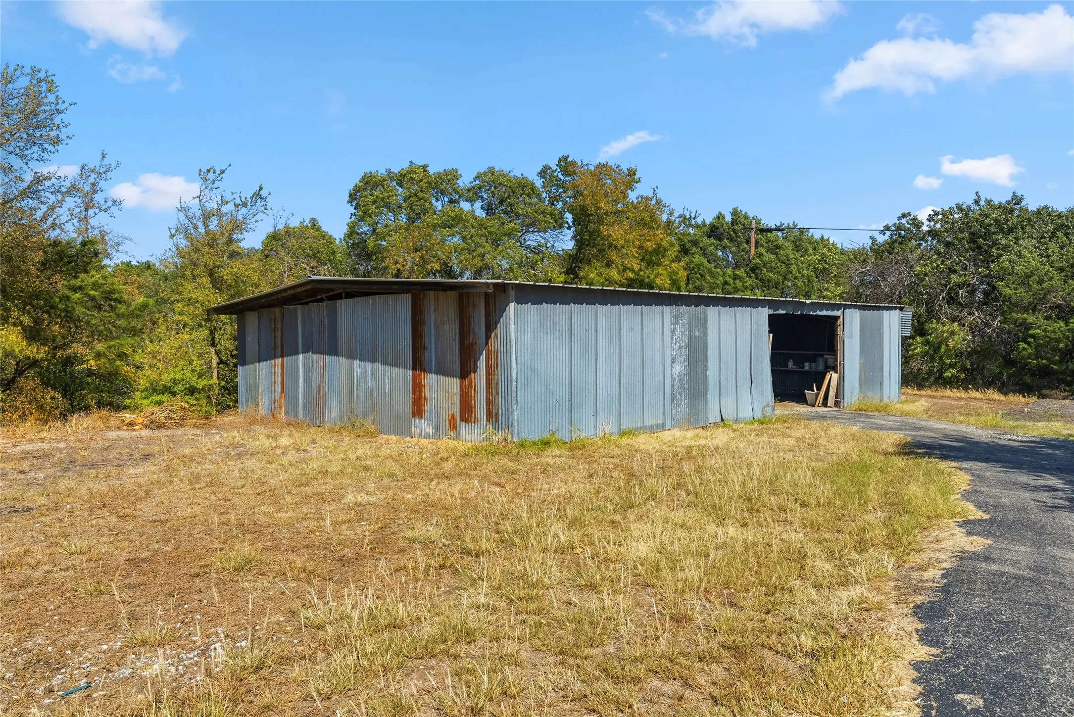 Single Family Residence For Sale in Parker County , 170 High Ridge Drive, Azle, Texas 76020, 5 Bedroom, 3 Bathroom, Garage spaces, 2,240 Sqft, built in 1981, mls#21162999, Real Estate Agent in Azle, Homes For Sale in Parker county, Homes For Sale in Azle, Realtor in Azle Texas, Real Estate Brokerage Independent Realty Texas, Luminita Cordes Realtor
