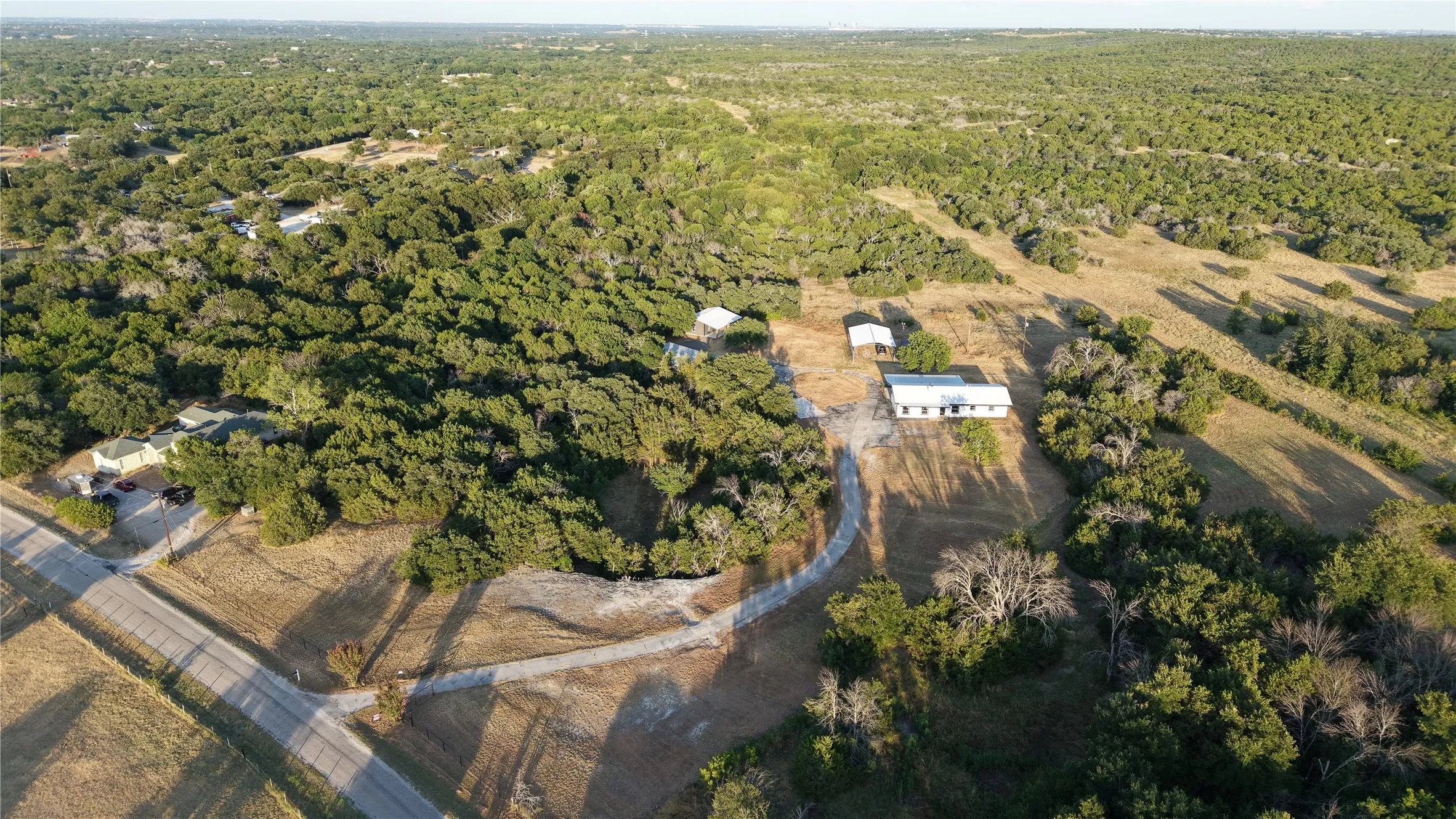 Single Family Residence For Sale in Parker County , 170 High Ridge Drive, Azle, Texas 76020, 5 Bedroom, 3 Bathroom, Garage spaces, 2,240 Sqft, built in 1981, mls#21162999, Real Estate Agent in Azle, Homes For Sale in Parker county, Homes For Sale in Azle, Realtor in Azle Texas, Real Estate Brokerage Independent Realty Texas, Luminita Cordes Realtor