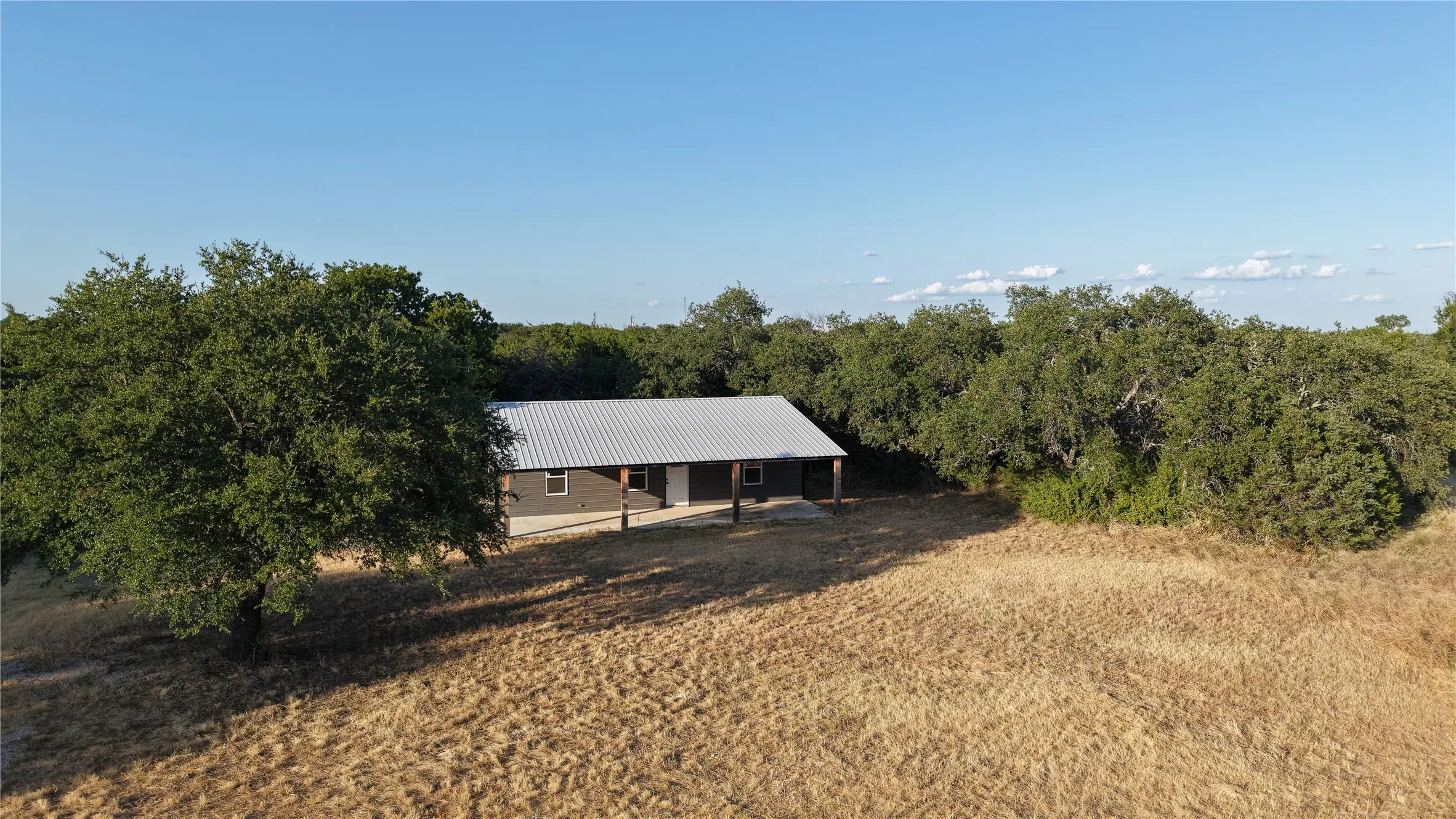 Single Family Residence For Sale in Parker County , 170 High Ridge Drive, Azle, Texas 76020, 5 Bedroom, 3 Bathroom, Garage spaces, 2,240 Sqft, built in 1981, mls#21162999, Real Estate Agent in Azle, Homes For Sale in Parker county, Homes For Sale in Azle, Realtor in Azle Texas, Real Estate Brokerage Independent Realty Texas, Luminita Cordes Realtor