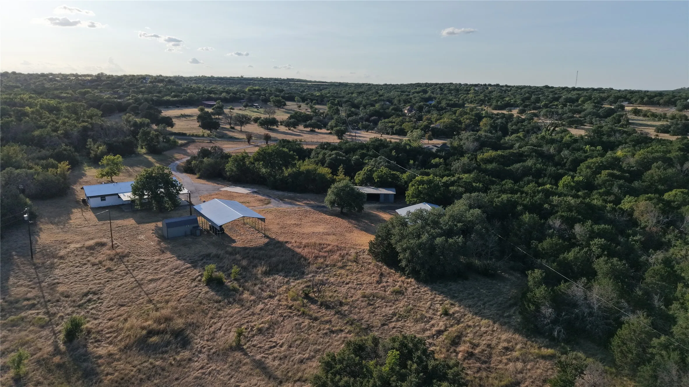 Single Family Residence For Sale in Parker County , 170 High Ridge Drive, Azle, Texas 76020, 5 Bedroom, 3 Bathroom, Garage spaces, 2,240 Sqft, built in 1981, mls#21162999, Real Estate Agent in Azle, Homes For Sale in Parker county, Homes For Sale in Azle, Realtor in Azle Texas, Real Estate Brokerage Independent Realty Texas, Luminita Cordes Realtor