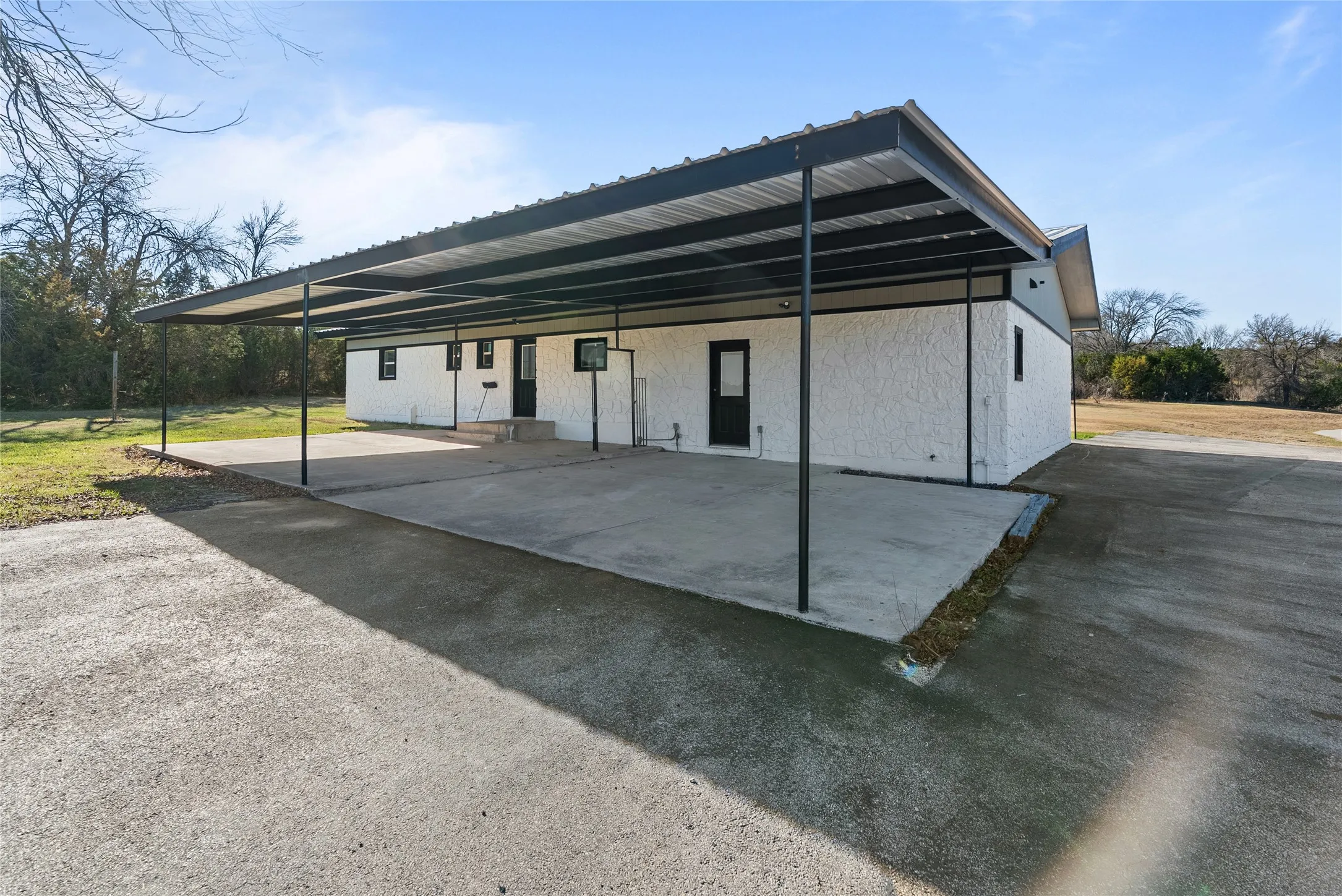 Single Family Residence For Sale in Parker County , 170 High Ridge Drive, Azle, Texas 76020, 5 Bedroom, 3 Bathroom, Garage spaces, 2,240 Sqft, built in 1981, mls#21162999, Real Estate Agent in Azle, Homes For Sale in Parker county, Homes For Sale in Azle, Realtor in Azle Texas, Real Estate Brokerage Independent Realty Texas, Luminita Cordes Realtor