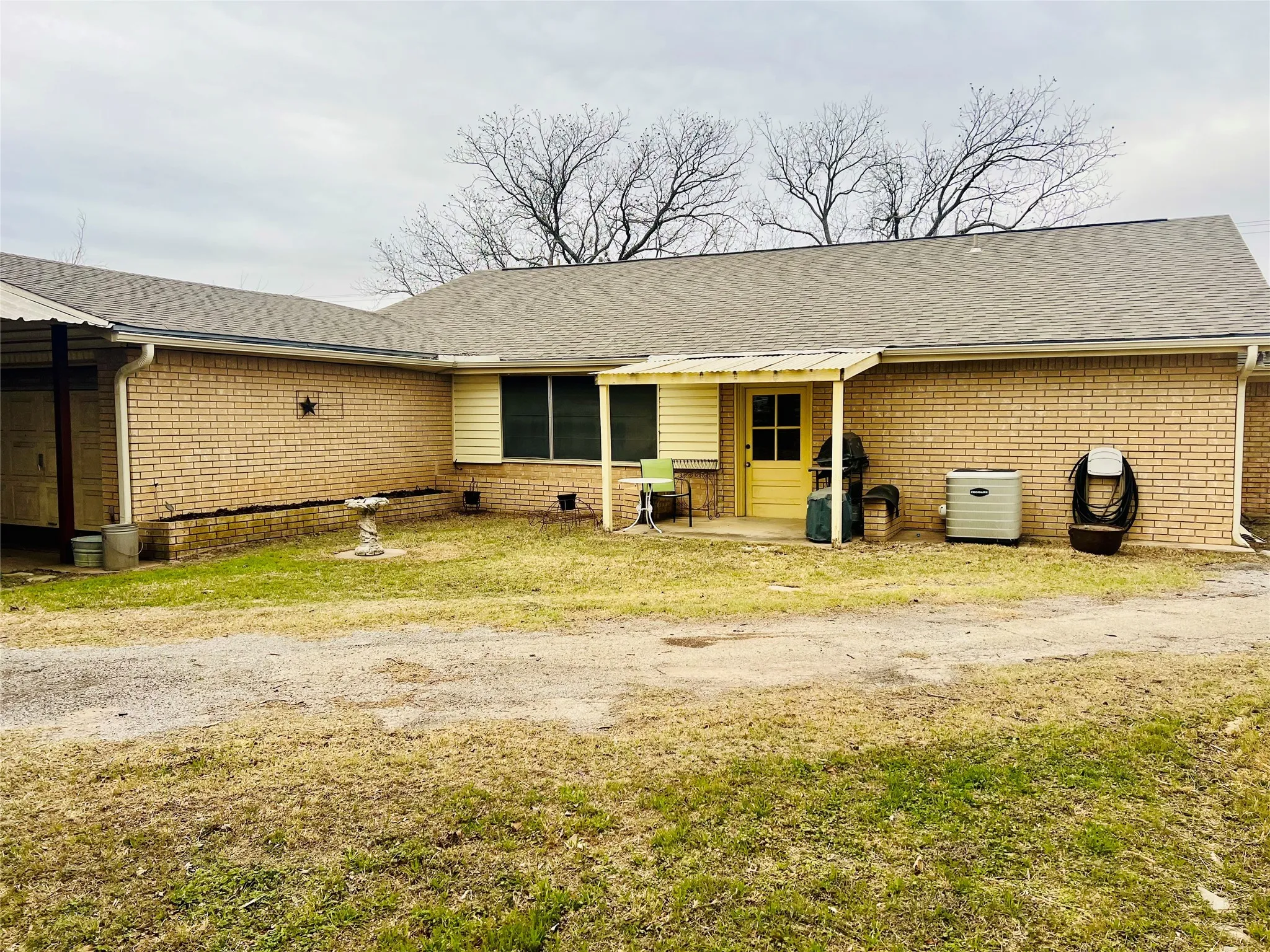 Single Family Residence For Sale in Erath County , 615 N Patrick Street, Dublin, Texas 76446, 4 Bedrooms, 2 Bathrooms, 2 Garage spaces, 2,532 Sqft, built in 1974, Price $299,000, mls#21163004, Real Estate Agent in Dublin, Homes For Sale in Erath county, Homes For Sale in Dublin, Realtor in Dublin Texas, Real Estate Brokerage Independent Realty Texas, Luminita Cordes Realtor