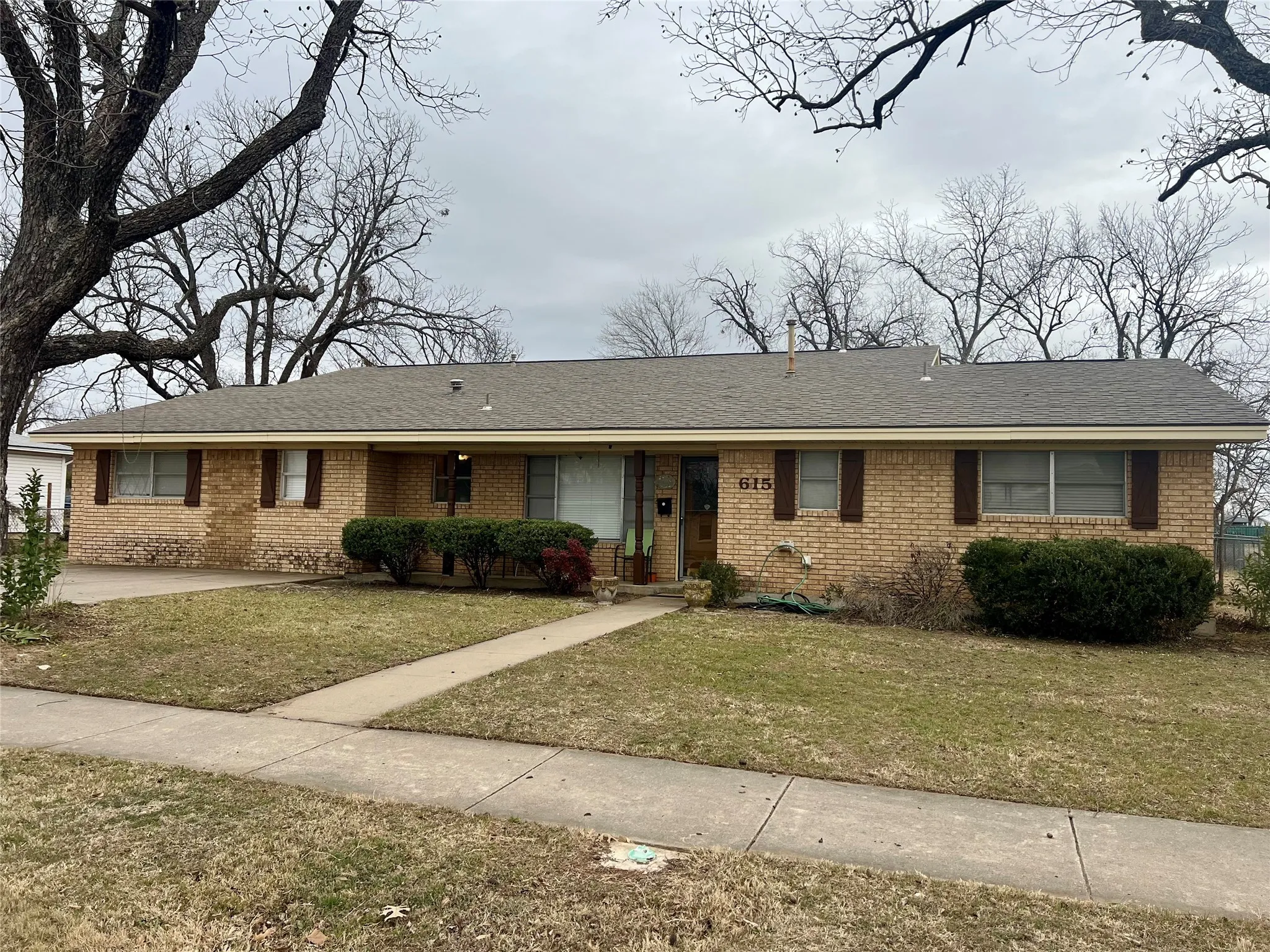 Single Family Residence For Sale in Erath County , 615 N Patrick Street, Dublin, Texas 76446, 4 Bedrooms, 2 Bathrooms, 2 Garage spaces, 2,532 Sqft, built in 1974, Price $299,000, mls#21163004, Real Estate Agent in Dublin, Homes For Sale in Erath county, Homes For Sale in Dublin, Realtor in Dublin Texas, Real Estate Brokerage Independent Realty Texas, Luminita Cordes Realtor