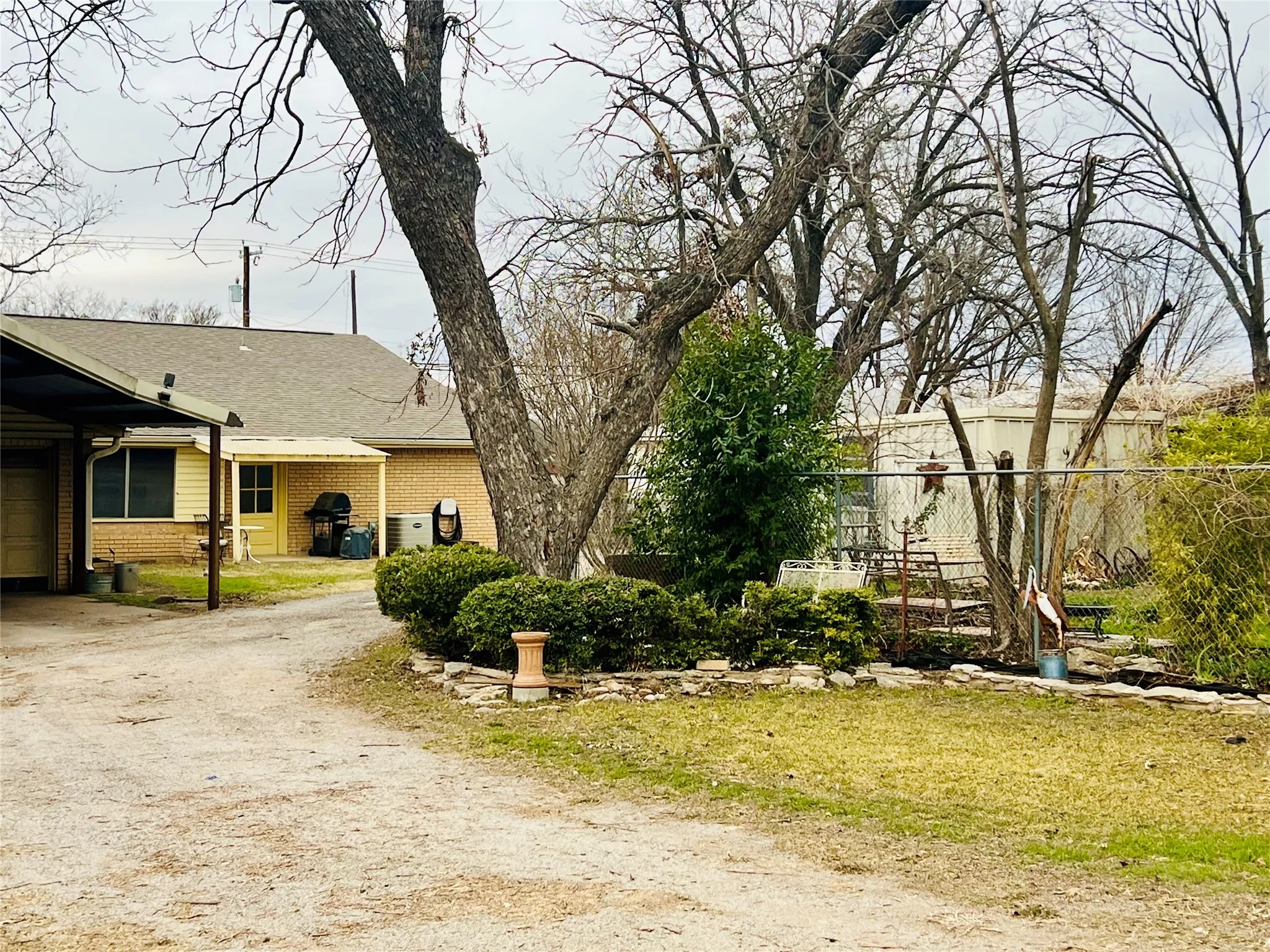 Single Family Residence For Sale in Erath County , 615 N Patrick Street, Dublin, Texas 76446, 4 Bedrooms, 2 Bathrooms, 2 Garage spaces, 2,532 Sqft, built in 1974, Price $299,000, mls#21163004, Real Estate Agent in Dublin, Homes For Sale in Erath county, Homes For Sale in Dublin, Realtor in Dublin Texas, Real Estate Brokerage Independent Realty Texas, Luminita Cordes Realtor