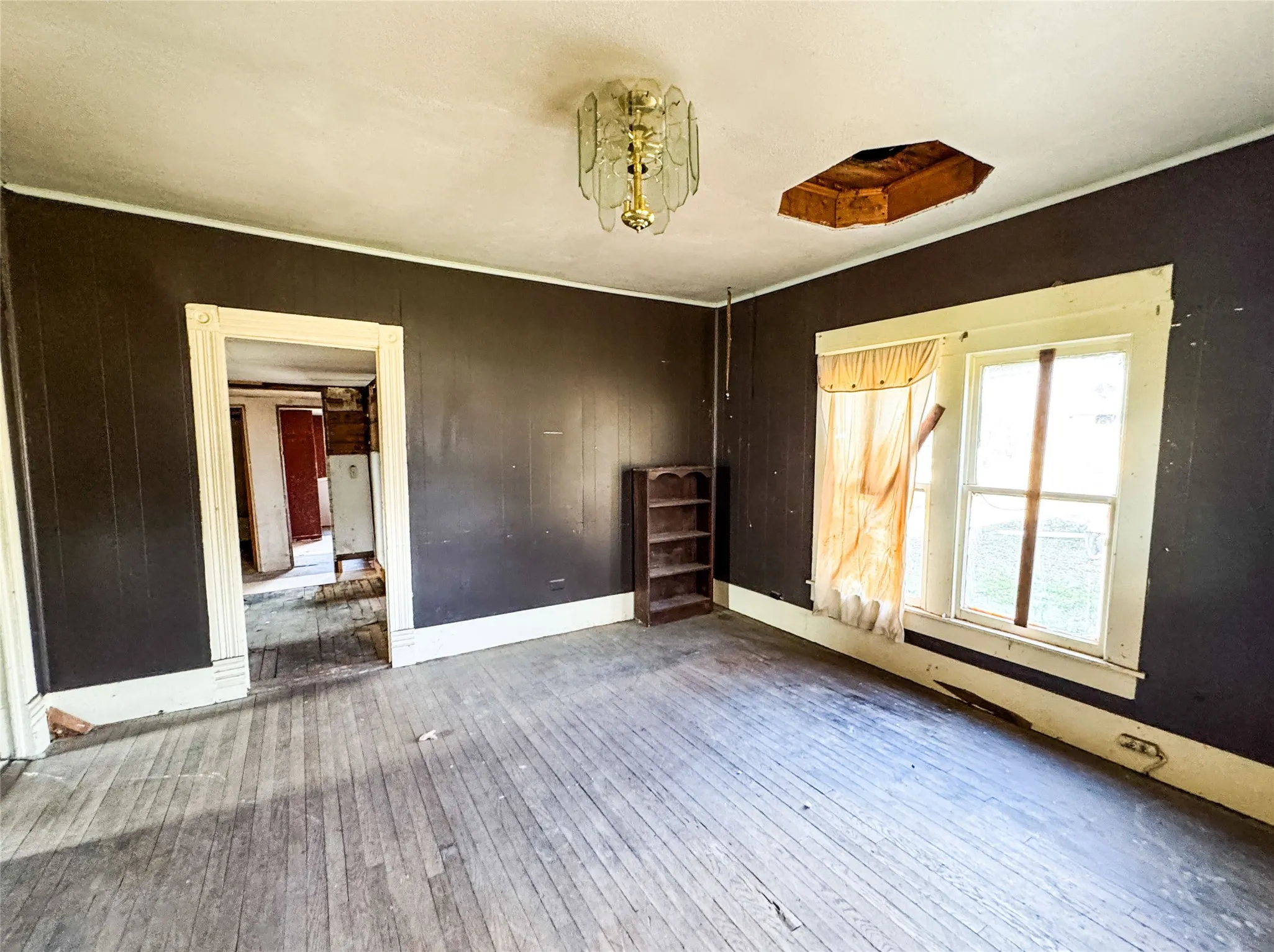 Single Family Residence For Sale in Eastland County , 306 W 3rd Street, Cisco, Texas 76437, 3 Bedroom, 2 Bathroom, Garage spaces, 1,246 Sqft, built in 1920, Preowned, mls#21163014, Real Estate Agent in Cisco, Homes For Sale in Eastland county, Homes For Sale in Cisco, Realtor in Cisco Texas, Real Estate Brokerage Independent Realty Texas, Luminita Cordes Realtor