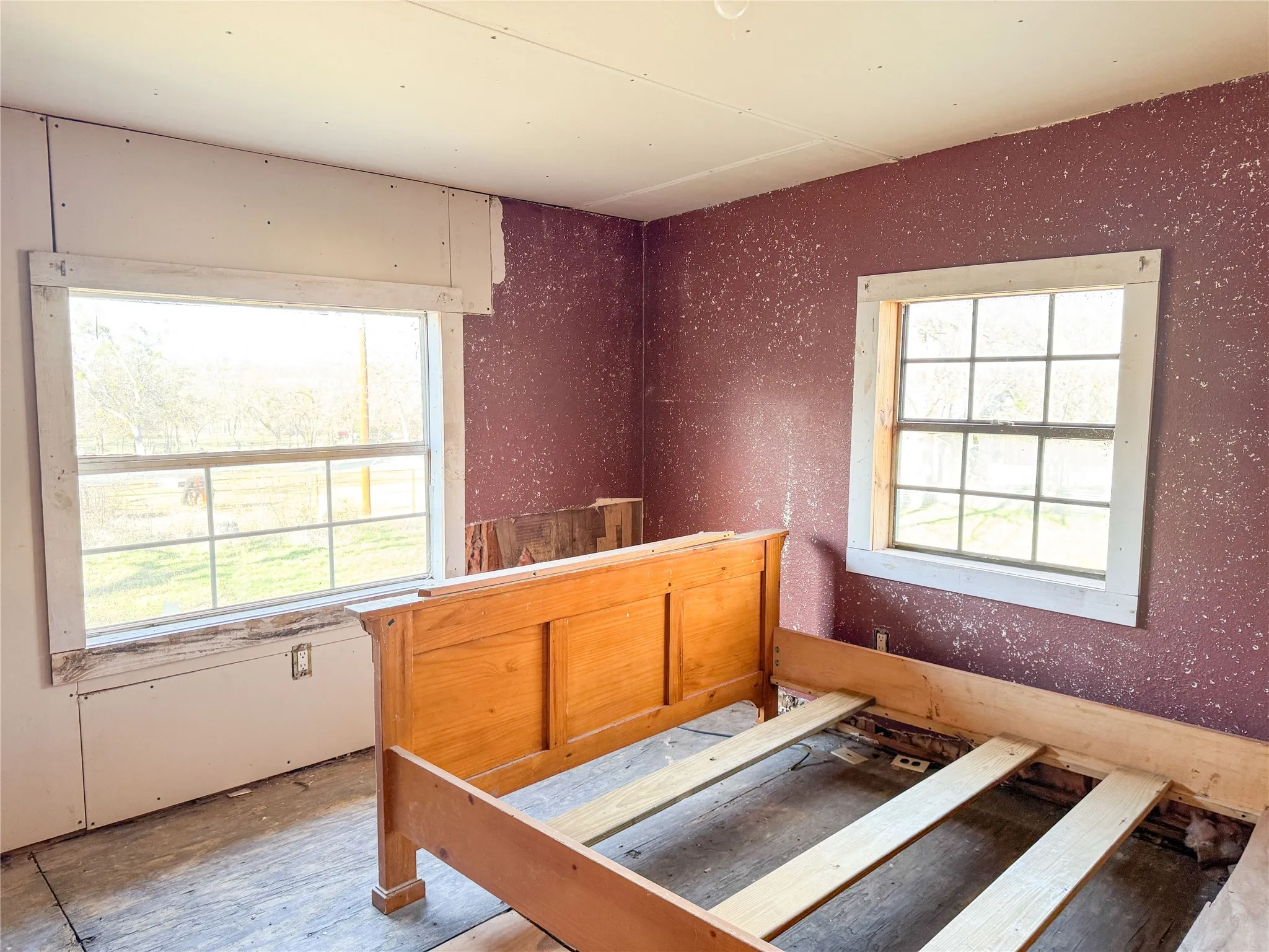 Single Family Residence For Sale in Eastland County , 306 W 3rd Street, Cisco, Texas 76437, 3 Bedroom, 2 Bathroom, Garage spaces, 1,246 Sqft, built in 1920, Preowned, mls#21163014, Real Estate Agent in Cisco, Homes For Sale in Eastland county, Homes For Sale in Cisco, Realtor in Cisco Texas, Real Estate Brokerage Independent Realty Texas, Luminita Cordes Realtor