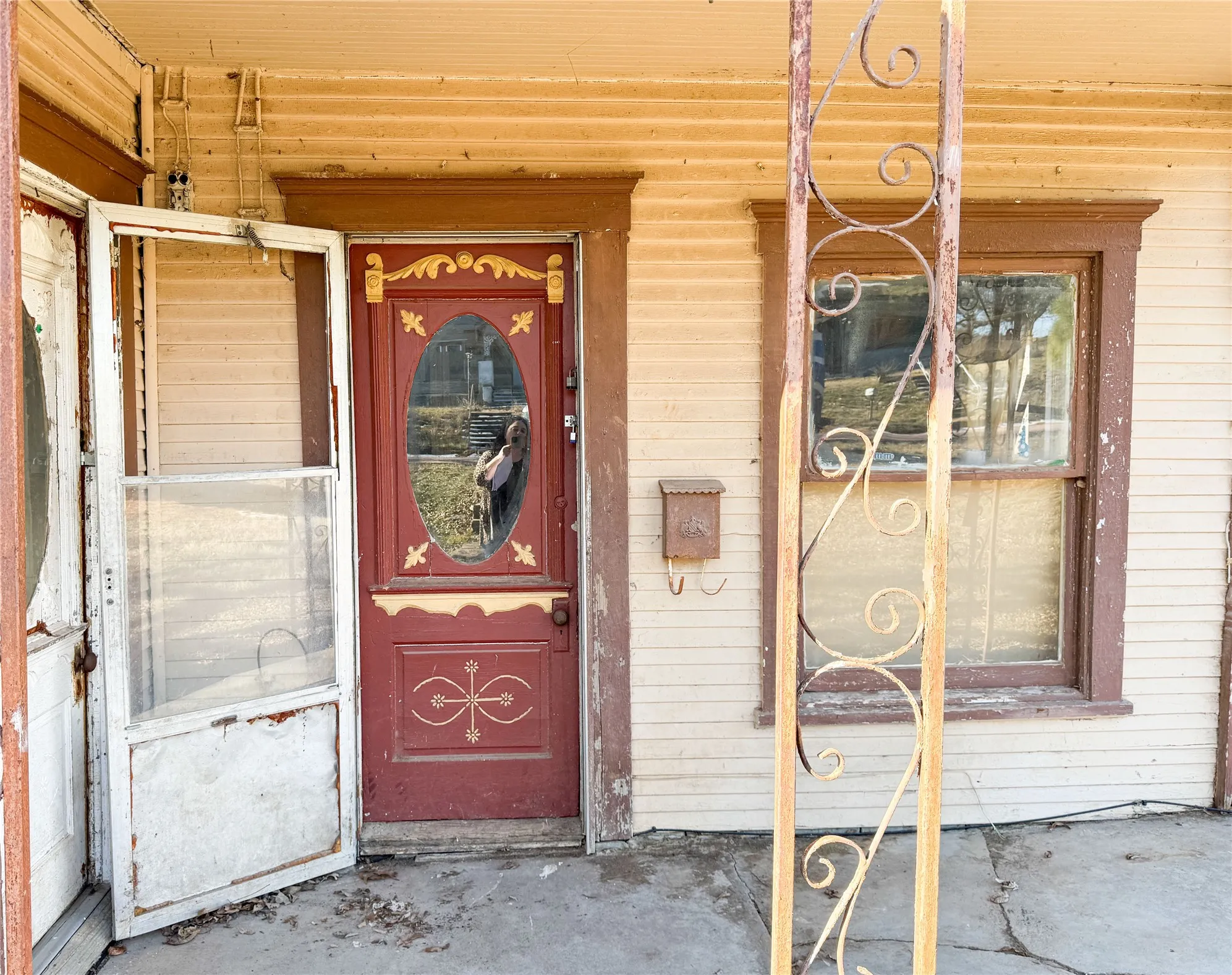 Single Family Residence For Sale in Eastland County , 306 W 3rd Street, Cisco, Texas 76437, 3 Bedroom, 2 Bathroom, Garage spaces, 1,246 Sqft, built in 1920, Preowned, mls#21163014, Real Estate Agent in Cisco, Homes For Sale in Eastland county, Homes For Sale in Cisco, Realtor in Cisco Texas, Real Estate Brokerage Independent Realty Texas, Luminita Cordes Realtor