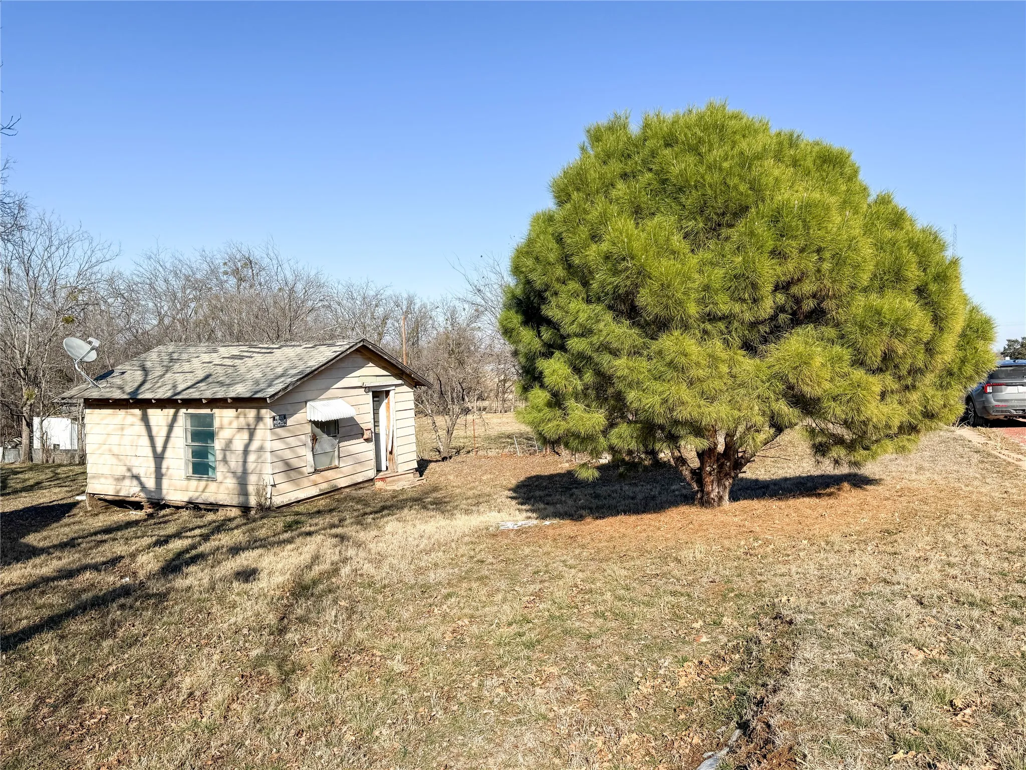 Single Family Residence For Sale in Eastland County , 306 W 3rd Street, Cisco, Texas 76437, 3 Bedroom, 2 Bathroom, Garage spaces, 1,246 Sqft, built in 1920, Preowned, mls#21163014, Real Estate Agent in Cisco, Homes For Sale in Eastland county, Homes For Sale in Cisco, Realtor in Cisco Texas, Real Estate Brokerage Independent Realty Texas, Luminita Cordes Realtor