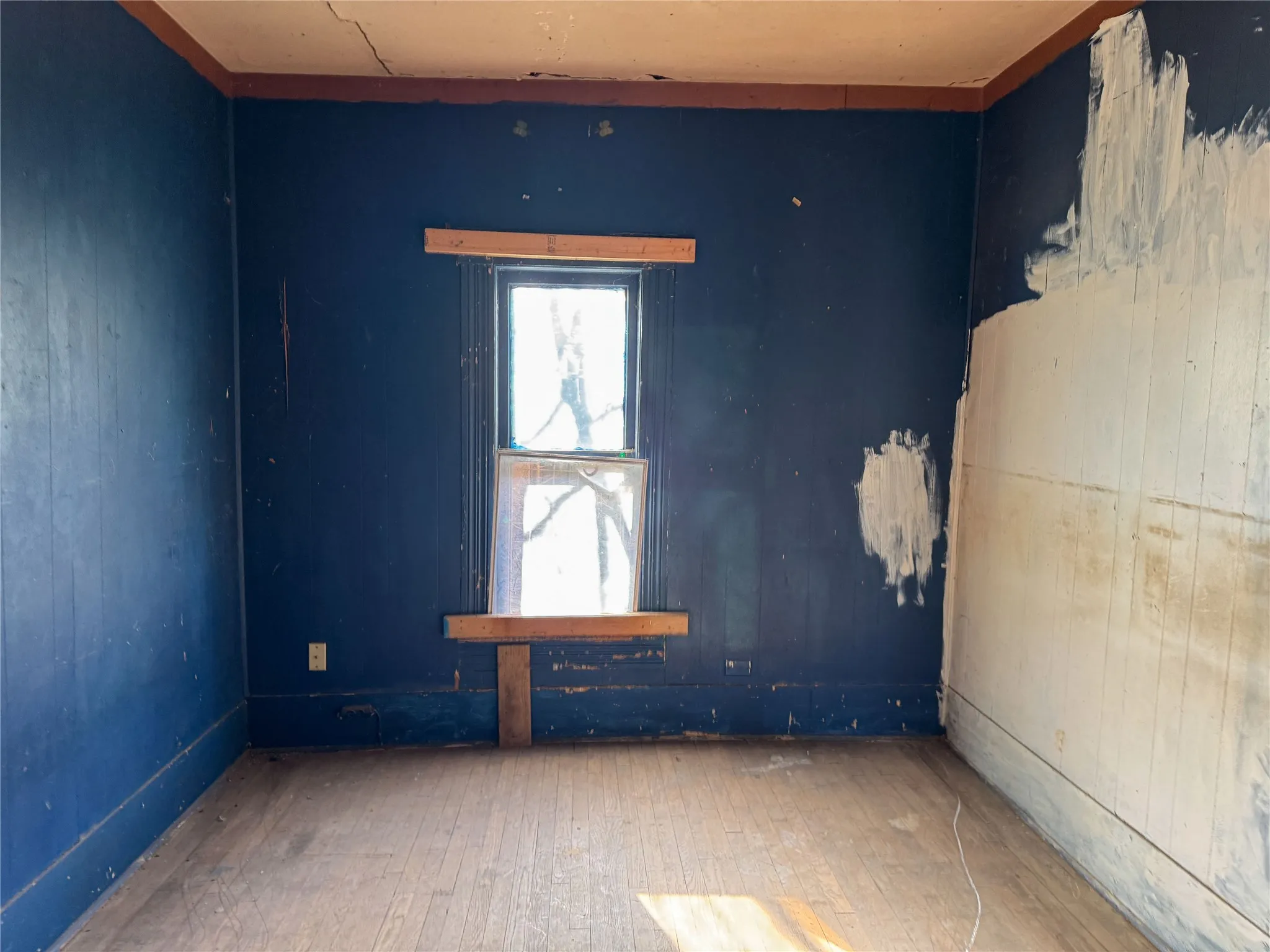 Single Family Residence For Sale in Eastland County , 306 W 3rd Street, Cisco, Texas 76437, 3 Bedroom, 2 Bathroom, Garage spaces, 1,246 Sqft, built in 1920, Preowned, mls#21163014, Real Estate Agent in Cisco, Homes For Sale in Eastland county, Homes For Sale in Cisco, Realtor in Cisco Texas, Real Estate Brokerage Independent Realty Texas, Luminita Cordes Realtor