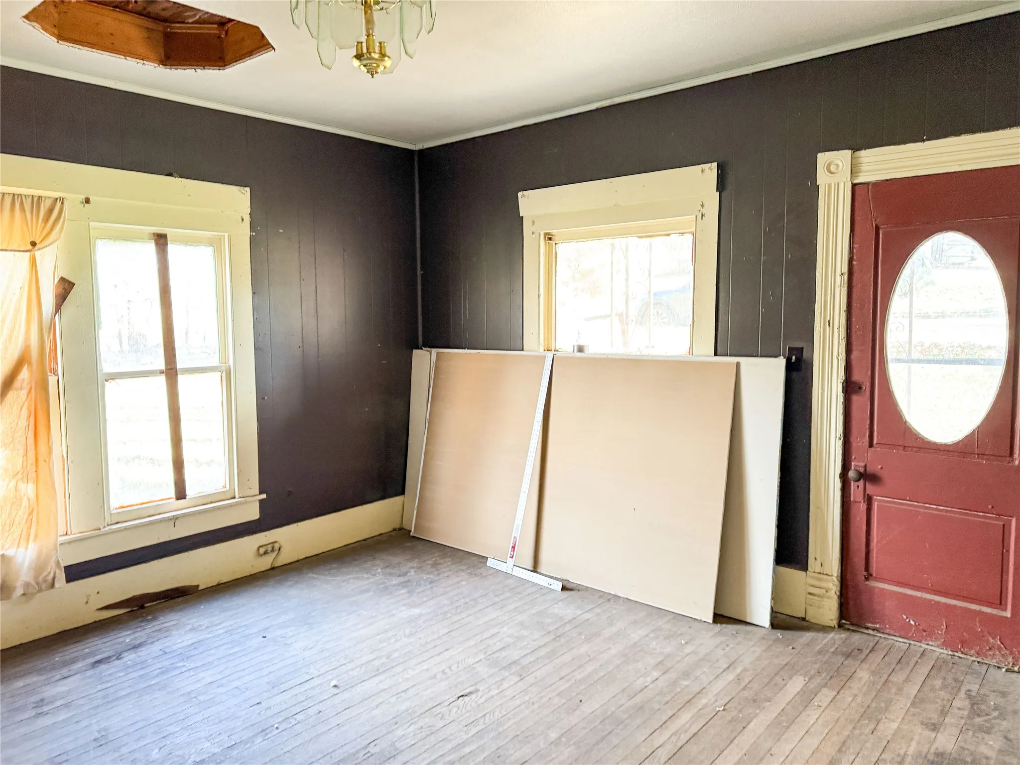 Single Family Residence For Sale in Eastland County , 306 W 3rd Street, Cisco, Texas 76437, 3 Bedroom, 2 Bathroom, Garage spaces, 1,246 Sqft, built in 1920, Preowned, mls#21163014, Real Estate Agent in Cisco, Homes For Sale in Eastland county, Homes For Sale in Cisco, Realtor in Cisco Texas, Real Estate Brokerage Independent Realty Texas, Luminita Cordes Realtor