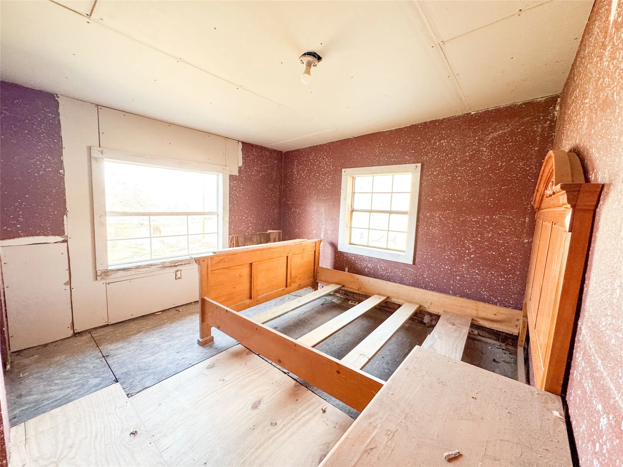 Single Family Residence For Sale in Eastland County , 306 W 3rd Street, Cisco, Texas 76437, 3 Bedroom, 2 Bathroom, Garage spaces, 1,246 Sqft, built in 1920, Preowned, mls#21163014, Real Estate Agent in Cisco, Homes For Sale in Eastland county, Homes For Sale in Cisco, Realtor in Cisco Texas, Real Estate Brokerage Independent Realty Texas, Luminita Cordes Realtor