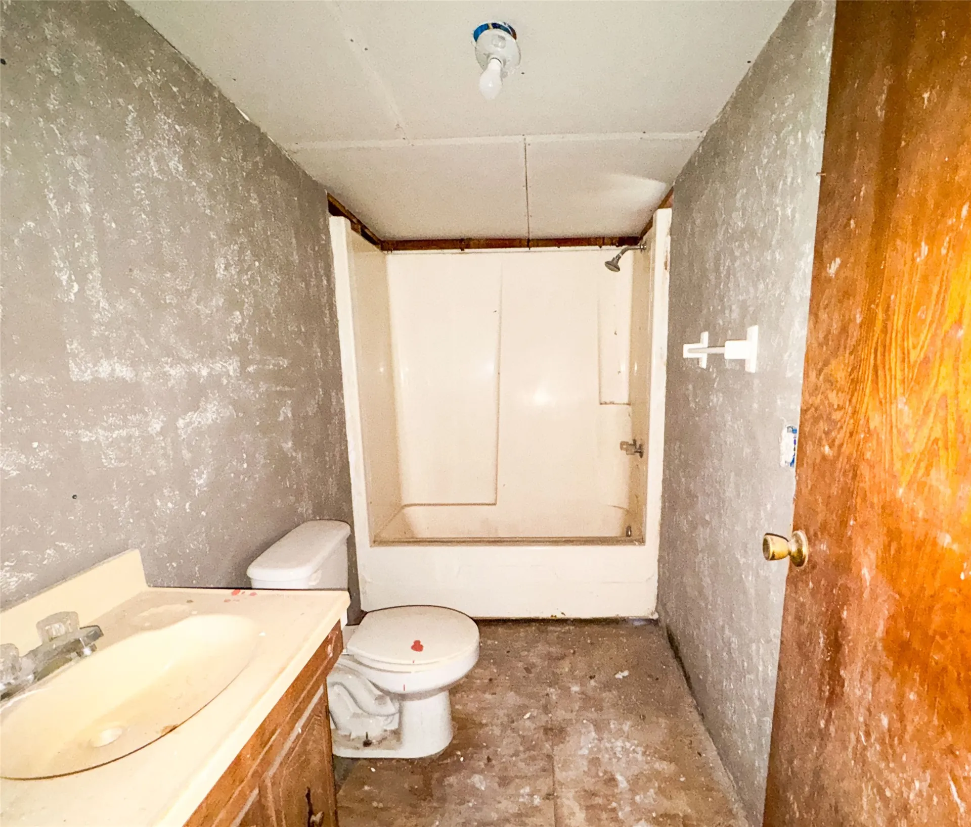 Single Family Residence For Sale in Eastland County , 306 W 3rd Street, Cisco, Texas 76437, 3 Bedroom, 2 Bathroom, Garage spaces, 1,246 Sqft, built in 1920, Preowned, mls#21163014, Real Estate Agent in Cisco, Homes For Sale in Eastland county, Homes For Sale in Cisco, Realtor in Cisco Texas, Real Estate Brokerage Independent Realty Texas, Luminita Cordes Realtor