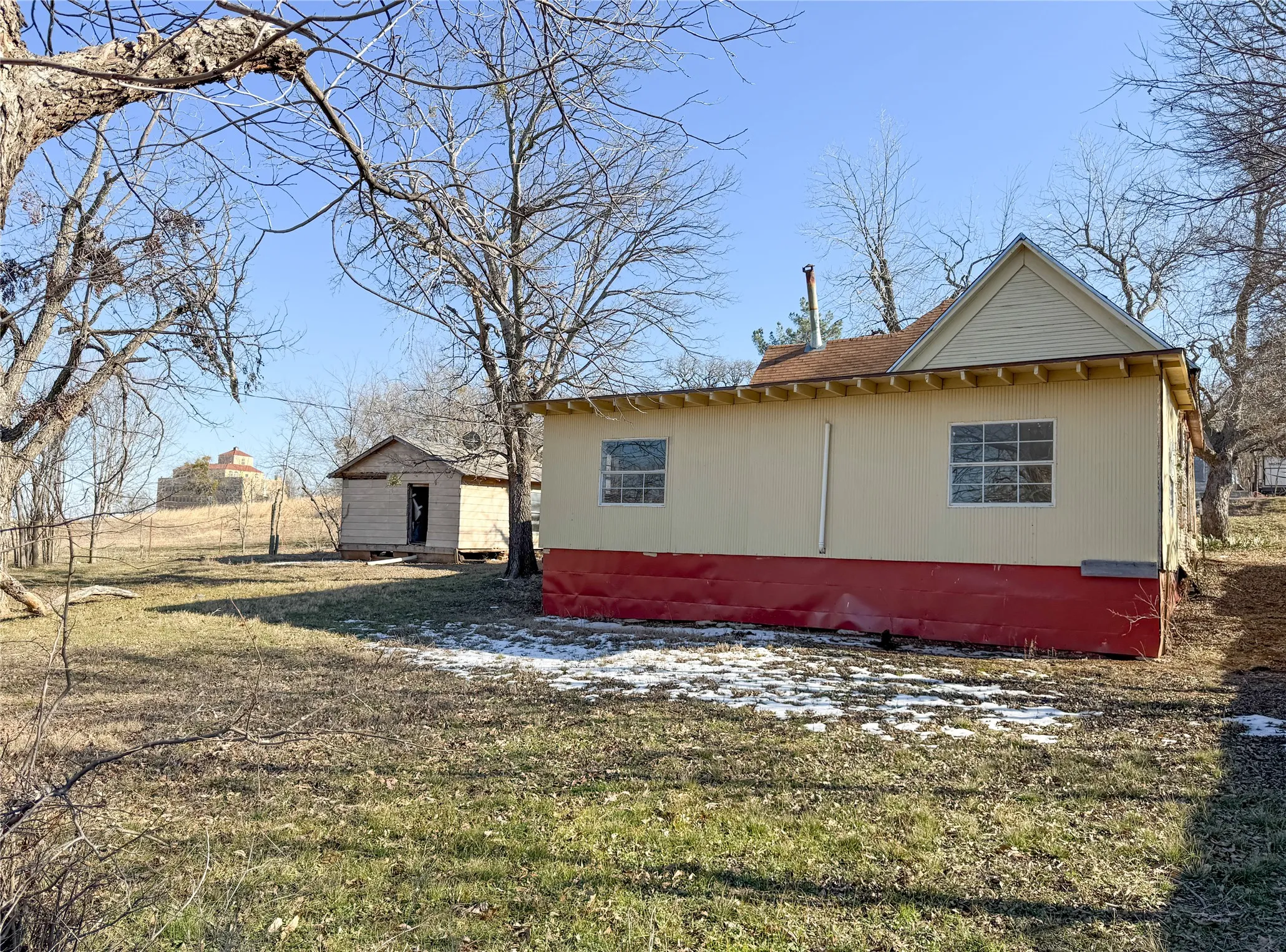Single Family Residence For Sale in Eastland County , 306 W 3rd Street, Cisco, Texas 76437, 3 Bedroom, 2 Bathroom, Garage spaces, 1,246 Sqft, built in 1920, Preowned, mls#21163014, Real Estate Agent in Cisco, Homes For Sale in Eastland county, Homes For Sale in Cisco, Realtor in Cisco Texas, Real Estate Brokerage Independent Realty Texas, Luminita Cordes Realtor