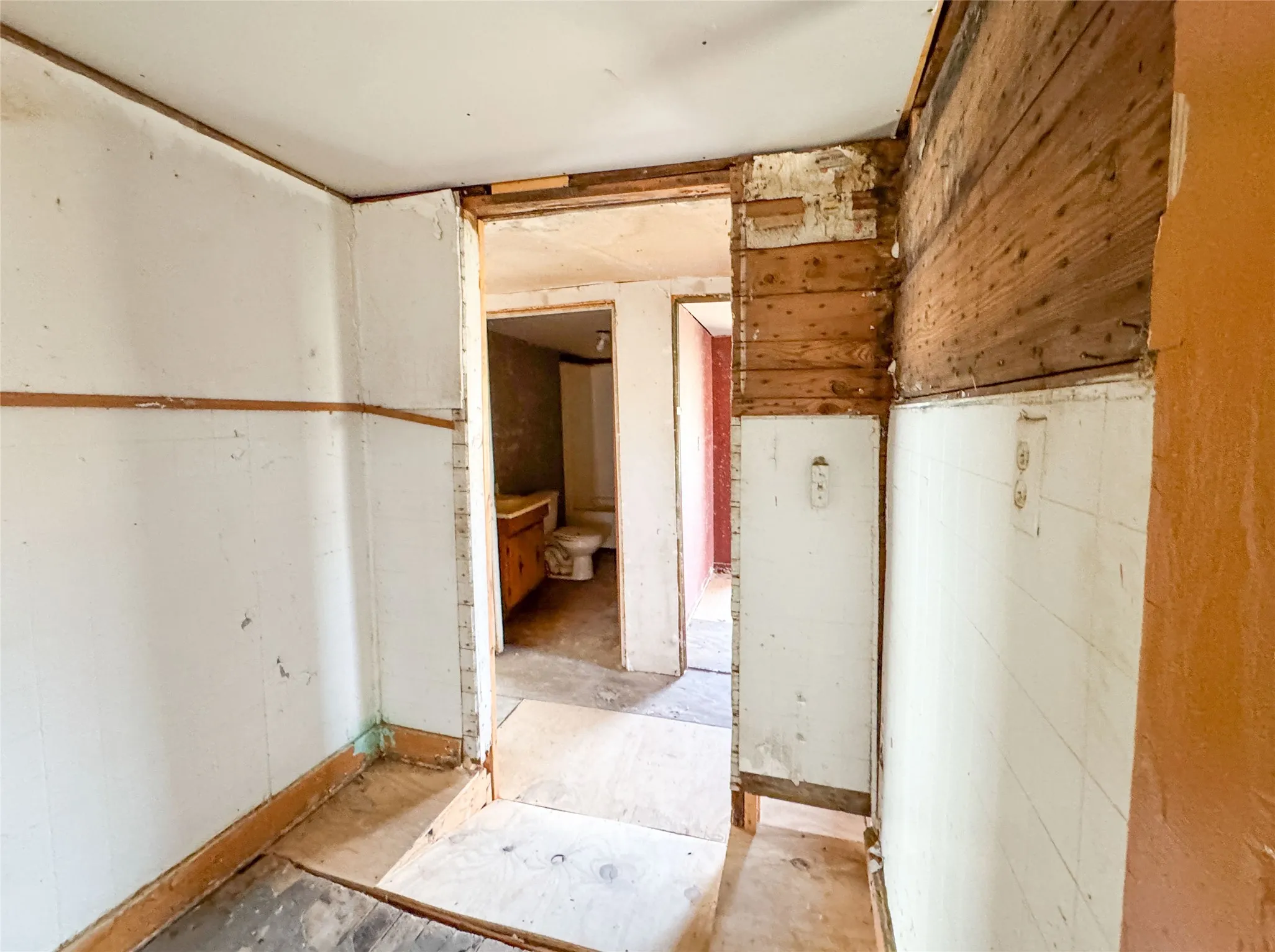 Single Family Residence For Sale in Eastland County , 306 W 3rd Street, Cisco, Texas 76437, 3 Bedroom, 2 Bathroom, Garage spaces, 1,246 Sqft, built in 1920, Preowned, mls#21163014, Real Estate Agent in Cisco, Homes For Sale in Eastland county, Homes For Sale in Cisco, Realtor in Cisco Texas, Real Estate Brokerage Independent Realty Texas, Luminita Cordes Realtor