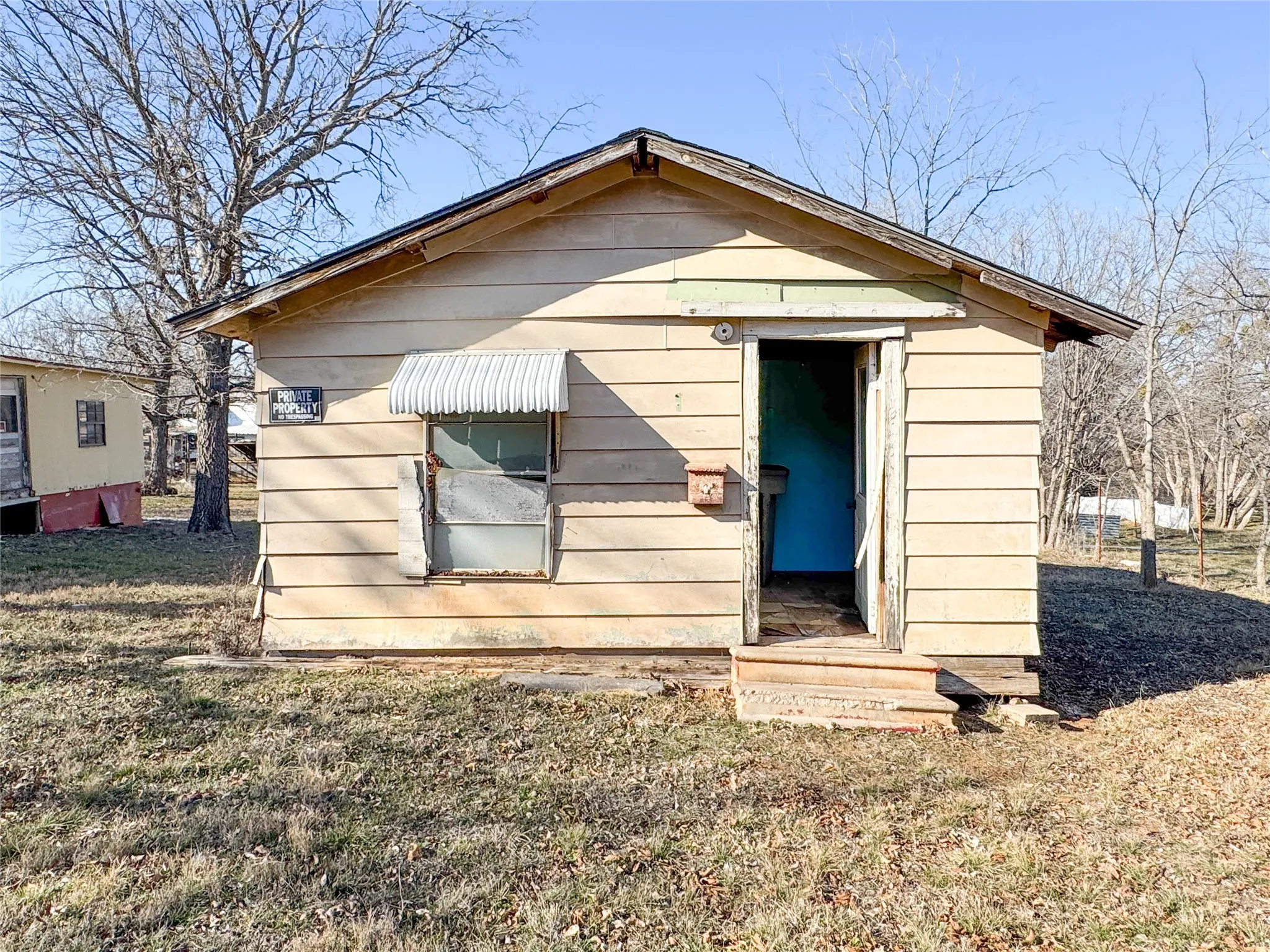 Single Family Residence For Sale in Eastland County , 306 W 3rd Street, Cisco, Texas 76437, 3 Bedroom, 2 Bathroom, Garage spaces, 1,246 Sqft, built in 1920, Preowned, mls#21163014, Real Estate Agent in Cisco, Homes For Sale in Eastland county, Homes For Sale in Cisco, Realtor in Cisco Texas, Real Estate Brokerage Independent Realty Texas, Luminita Cordes Realtor
