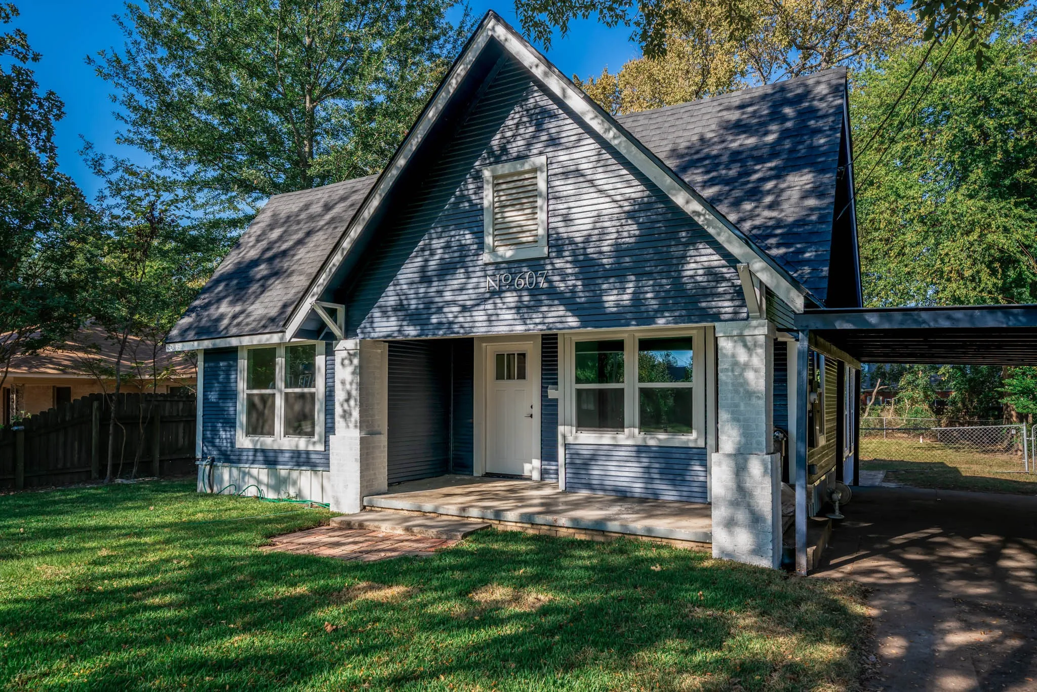 Single Family Residence For Sale in Wood County , 607 N Pacific Street, Mineola, Texas 75773, 3 Bedroom, 2 Bathroom, Garage spaces, 1,294 Sqft, built in 1940, Preowned, Price $260,000, mls#21163090, Real Estate Agent in Mineola, Homes For Sale in Wood county, Homes For Sale in Mineola, Realtor in Mineola Texas, Real Estate Brokerage Independent Realty Texas, Luminita Cordes Realtor