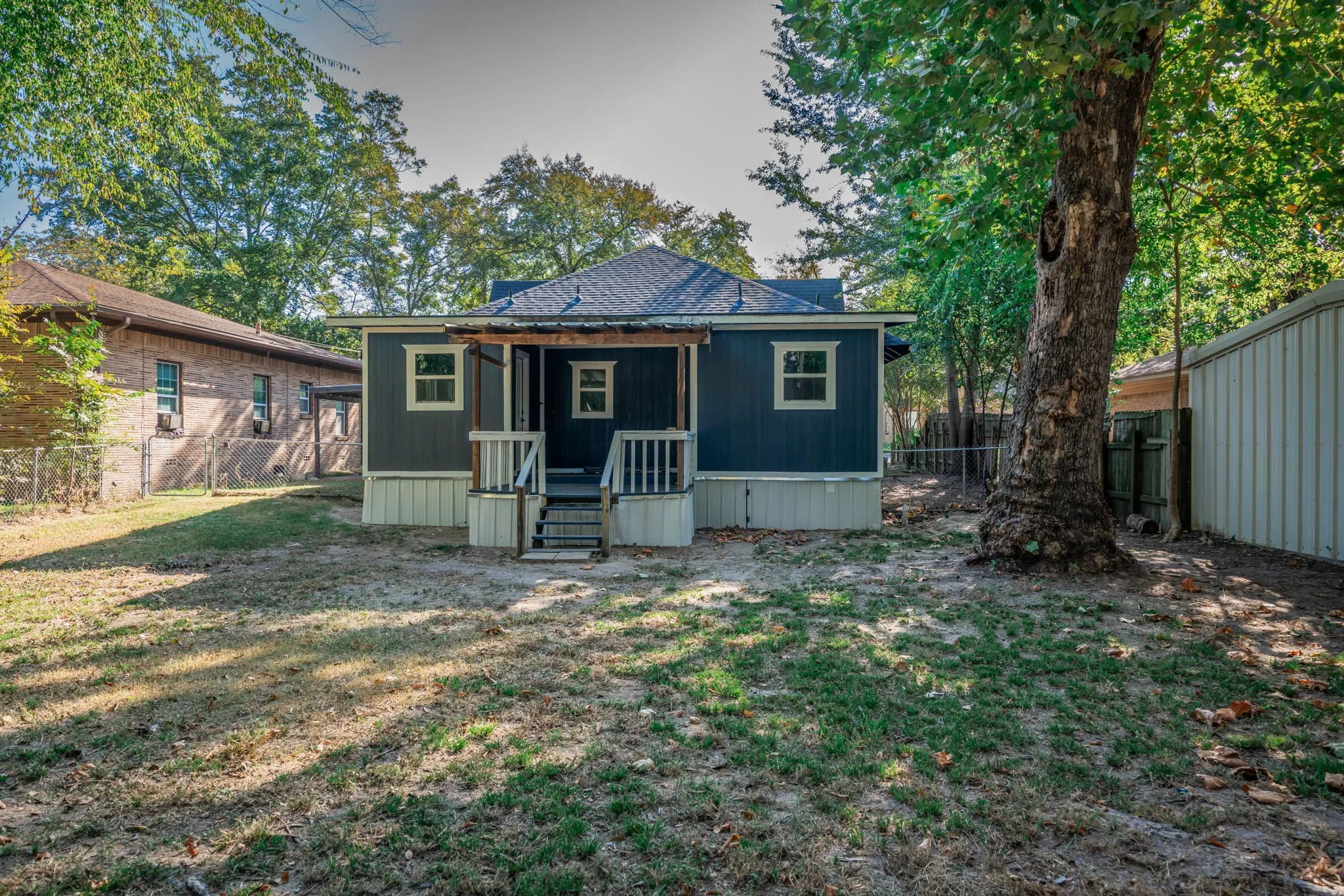 Single Family Residence For Sale in Wood County , 607 N Pacific Street, Mineola, Texas 75773, 3 Bedroom, 2 Bathroom, Garage spaces, 1,294 Sqft, built in 1940, Preowned, Price $260,000, mls#21163090, Real Estate Agent in Mineola, Homes For Sale in Wood county, Homes For Sale in Mineola, Realtor in Mineola Texas, Real Estate Brokerage Independent Realty Texas, Luminita Cordes Realtor