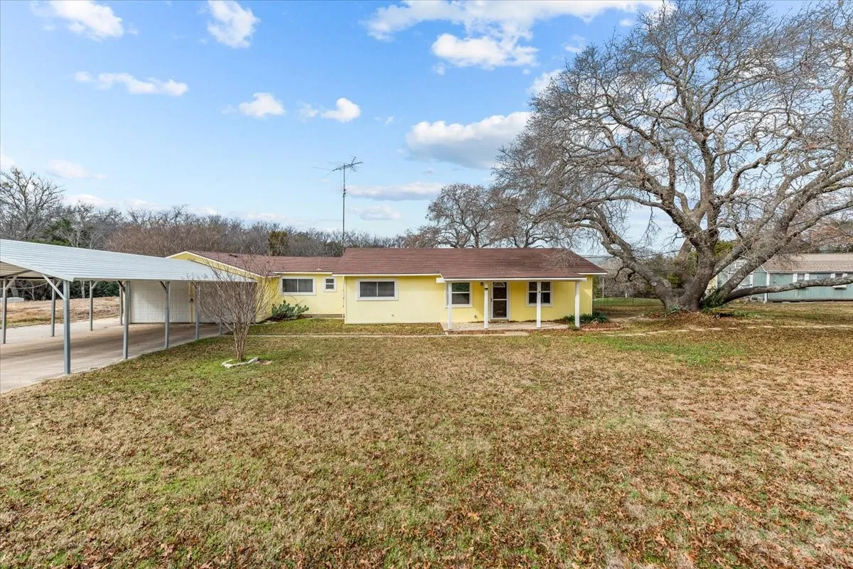 Single Family Residence For Sale in Bosque County , 334 County Road 1296, Morgan, Texas 76671, 2 Bedrooms, 2 Bathrooms, 2 Garage spaces, 1,434 Sqft, built in 1977, Price $315,000, mls#21162989, Real Estate Agent in Morgan, Homes For Sale in Bosque county, Homes For Sale in Morgan, Realtor in Morgan Texas, Real Estate Brokerage Independent Realty Texas, Luminita Cordes Realtor