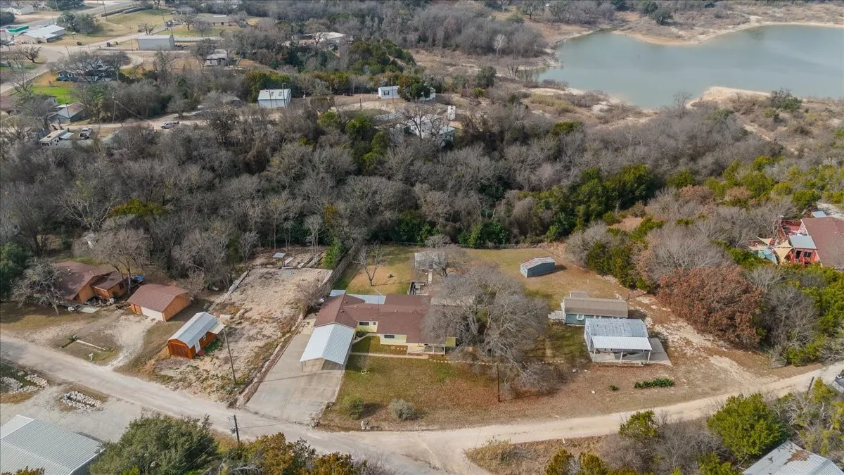 Single Family Residence For Sale in Bosque County , 334 County Road 1296, Morgan, Texas 76671, 2 Bedrooms, 2 Bathrooms, 2 Garage spaces, 1,434 Sqft, built in 1977, Price $315,000, mls#21162989, Real Estate Agent in Morgan, Homes For Sale in Bosque county, Homes For Sale in Morgan, Realtor in Morgan Texas, Real Estate Brokerage Independent Realty Texas, Luminita Cordes Realtor
