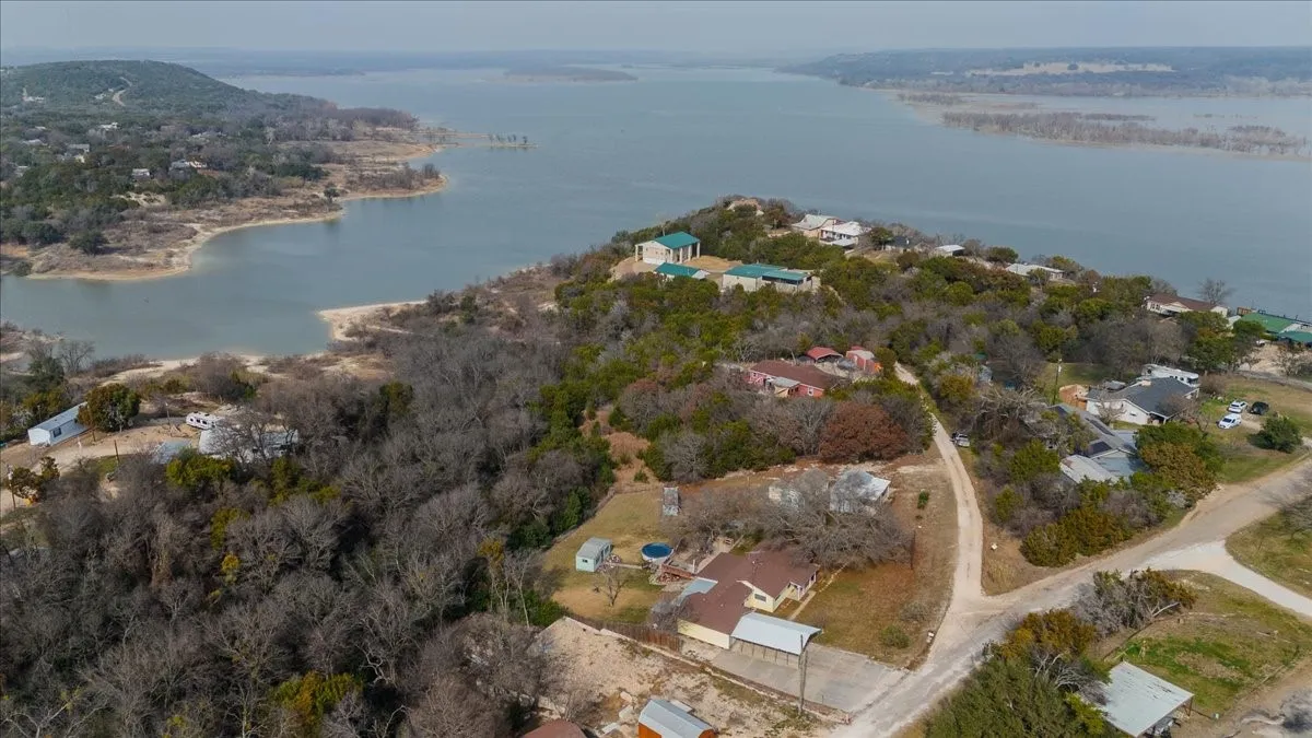 Single Family Residence For Sale in Bosque County , 334 County Road 1296, Morgan, Texas 76671, 2 Bedrooms, 2 Bathrooms, 2 Garage spaces, 1,434 Sqft, built in 1977, Price $315,000, mls#21162989, Real Estate Agent in Morgan, Homes For Sale in Bosque county, Homes For Sale in Morgan, Realtor in Morgan Texas, Real Estate Brokerage Independent Realty Texas, Luminita Cordes Realtor