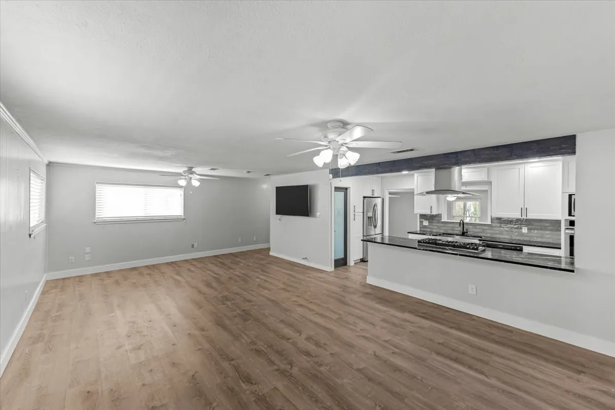Single Family Residence For Sale in Bosque County , 334 County Road 1296, Morgan, Texas 76671, 2 Bedrooms, 2 Bathrooms, 2 Garage spaces, 1,434 Sqft, built in 1977, Price $315,000, mls#21162989, Real Estate Agent in Morgan, Homes For Sale in Bosque county, Homes For Sale in Morgan, Realtor in Morgan Texas, Real Estate Brokerage Independent Realty Texas, Luminita Cordes Realtor