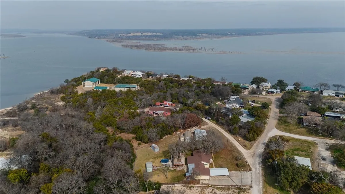 Single Family Residence For Sale in Bosque County , 334 County Road 1296, Morgan, Texas 76671, 2 Bedrooms, 2 Bathrooms, 2 Garage spaces, 1,434 Sqft, built in 1977, Price $315,000, mls#21162989, Real Estate Agent in Morgan, Homes For Sale in Bosque county, Homes For Sale in Morgan, Realtor in Morgan Texas, Real Estate Brokerage Independent Realty Texas, Luminita Cordes Realtor