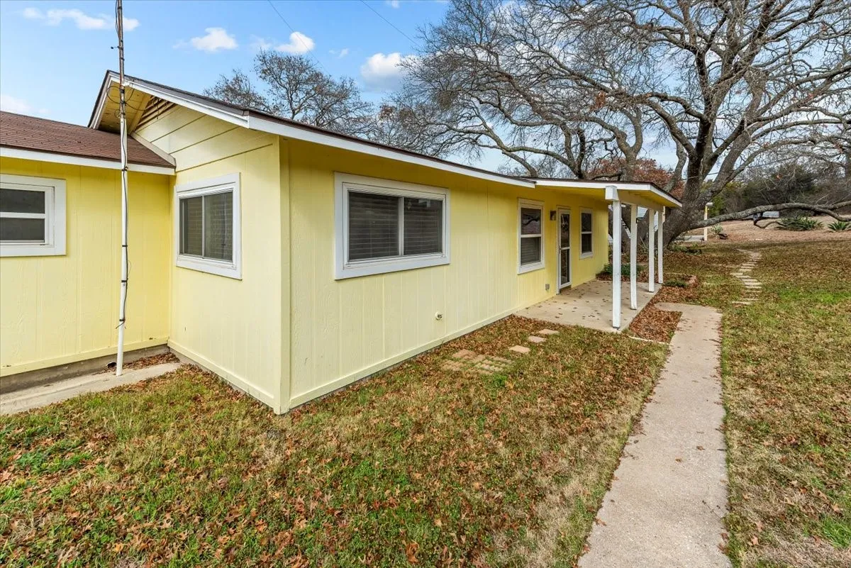 Single Family Residence For Sale in Bosque County , 334 County Road 1296, Morgan, Texas 76671, 2 Bedrooms, 2 Bathrooms, 2 Garage spaces, 1,434 Sqft, built in 1977, Price $315,000, mls#21162989, Real Estate Agent in Morgan, Homes For Sale in Bosque county, Homes For Sale in Morgan, Realtor in Morgan Texas, Real Estate Brokerage Independent Realty Texas, Luminita Cordes Realtor